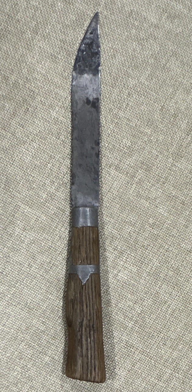 Rare Blackfoot Native American Indian Hunting Knife w/Pewter Inlays circa 1800