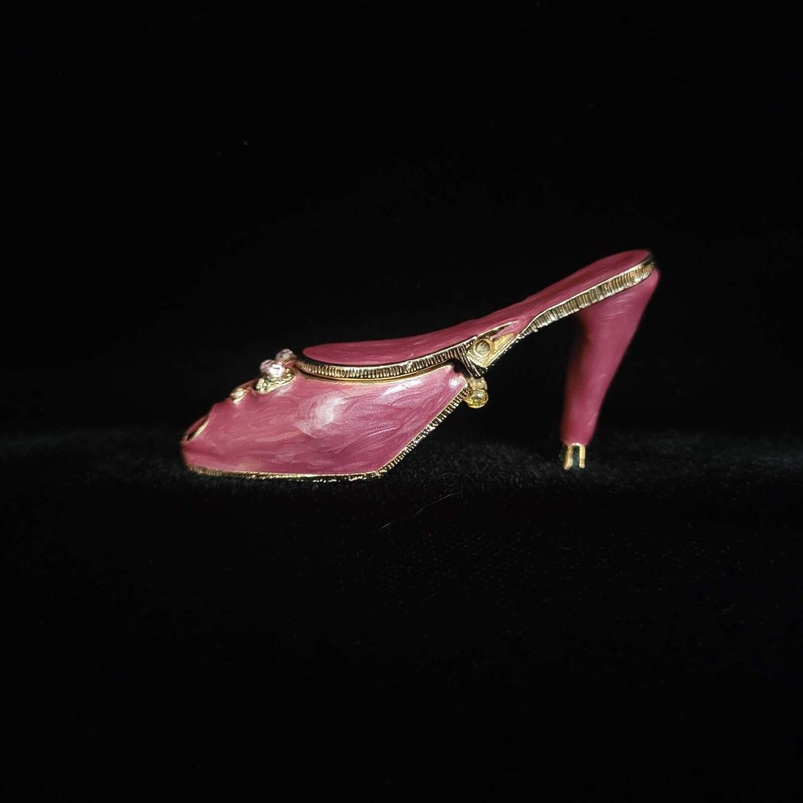 Monet Vintage Pink Enamel High Heel Shoe Trinket Box Rhinestone Bow Gold Tone Monet Vintage Pink Enamel High Heel Shoe Trinket Box Rhinestone Bow Gold Tone