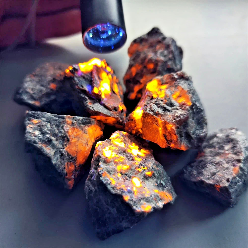 5PCS Raw Yooperlite UV Fluorescent Emberlite Glowing Fire Rocks Chunks Stone 5PCS Raw Yooperlite UV Fluorescent Emberlite Glowing Fire Rocks Chunks Stone