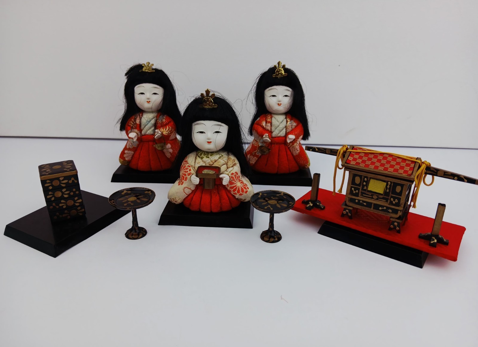 Vintage Japanese Hina Dolls Sannin Kanjo Kimekomi Hinamatsuri Set – Lacquerware 