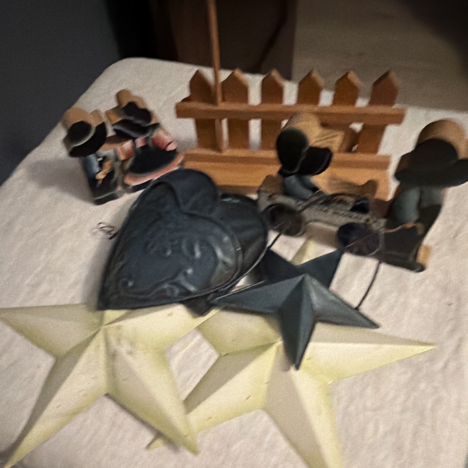Primitive decor. Amish , heart tins, stars. Primitive decor. Amish , heart tins, stars.