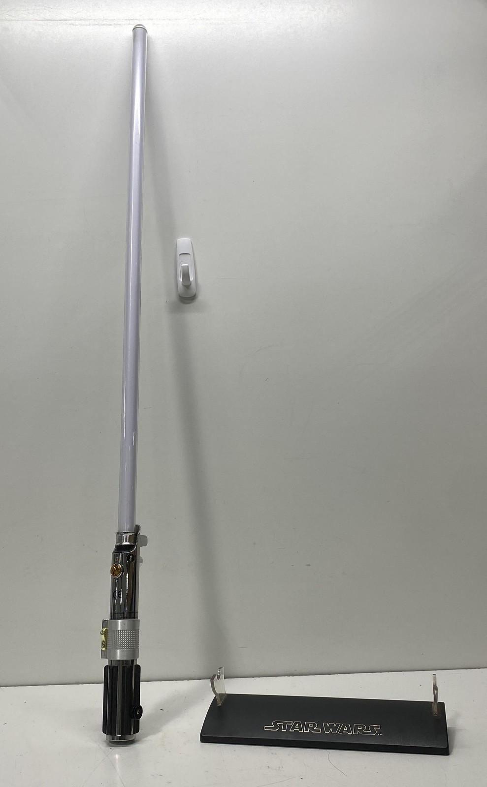 Darth Vader Star Wars Hasbro 2007 Force FX Lightsaber With Stand Lights Up Darth Vader Star Wars Hasbro 2007 Force FX Lightsaber With Stand Lights Up