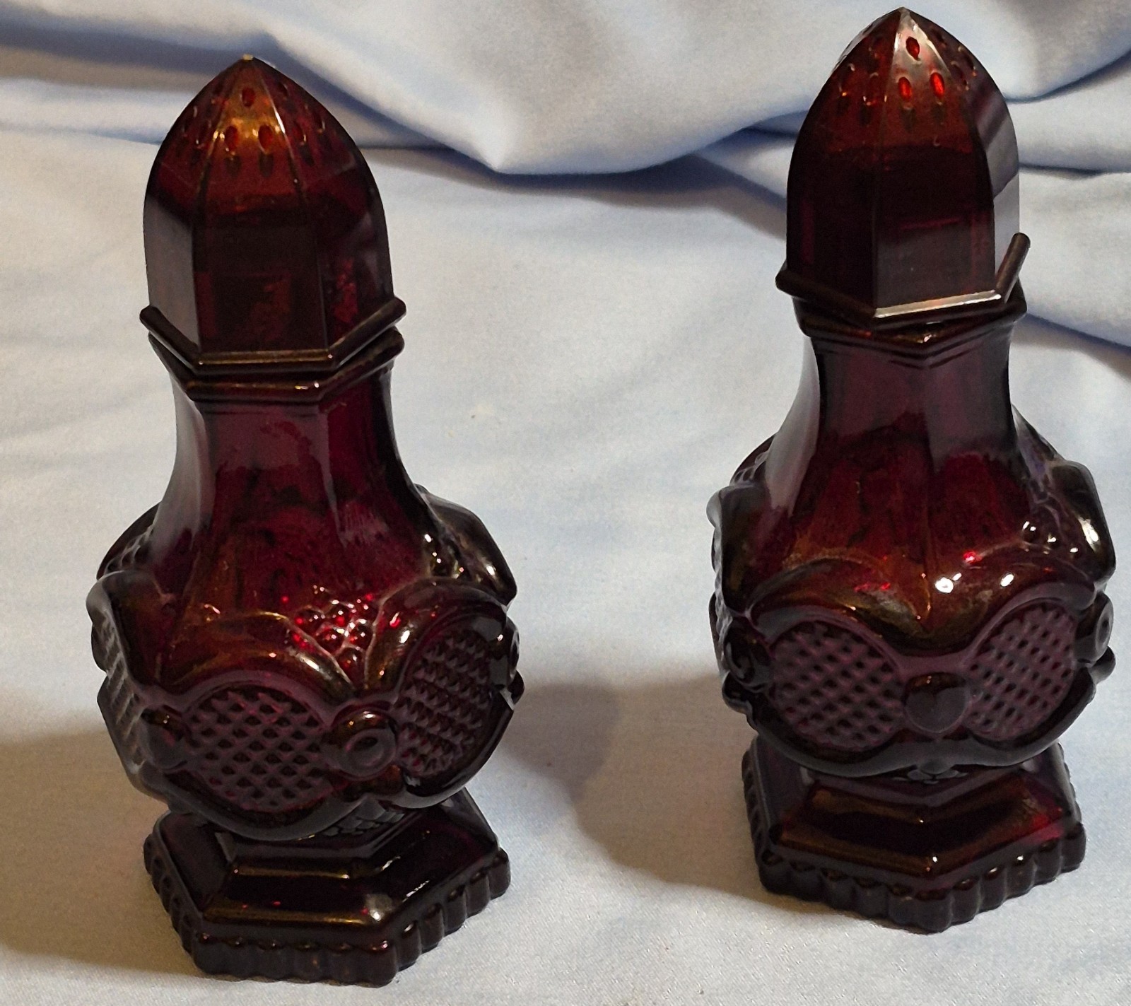 Vintage Avon 1876 Cape Cod Ruby Red Glass Salt & Pepper Shakers Set Vintage Avon 1876 Cape Cod Ruby Red Glass Salt & Pepper Shakers Set