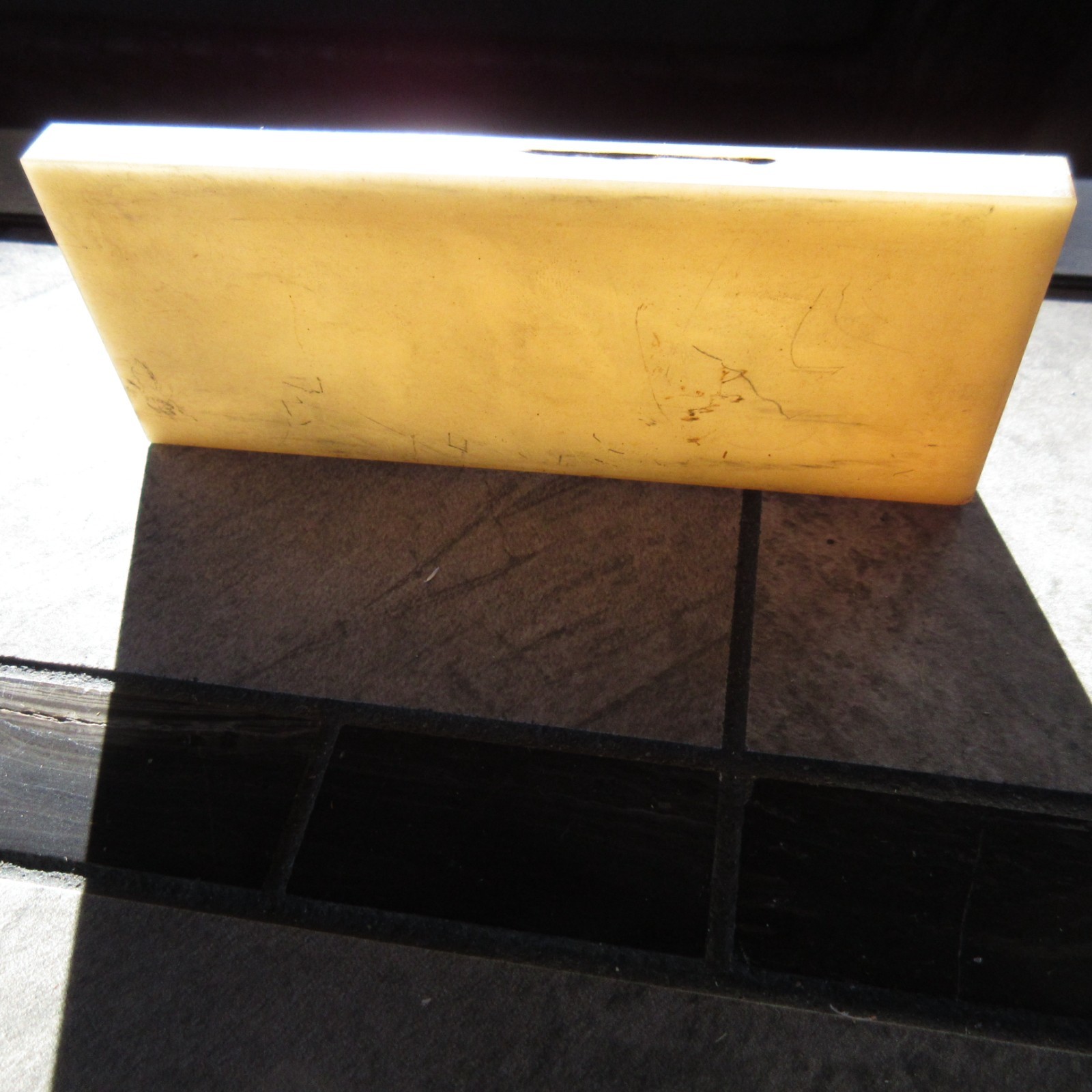 4 7/8"x 1 7/8" x 5/16" Translucent Fine Hard Arkansas Sharpeninstone & Wood Base 4 7/8"x 1 7/8" x 5/16" Translucent Fine Hard Arkansas Sharpeninstone & Wood Base