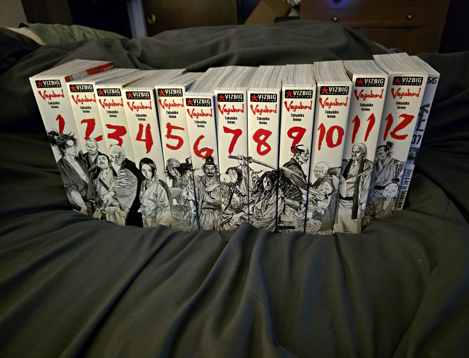 Vagabond VIZBIG Edition Manga Book Lot Vol 1-12 by Takehiko Inoue and vol 37 Vagabond VIZBIG Edition Manga Book Lot Vol 1-12 by Takehiko Inoue and vol 37