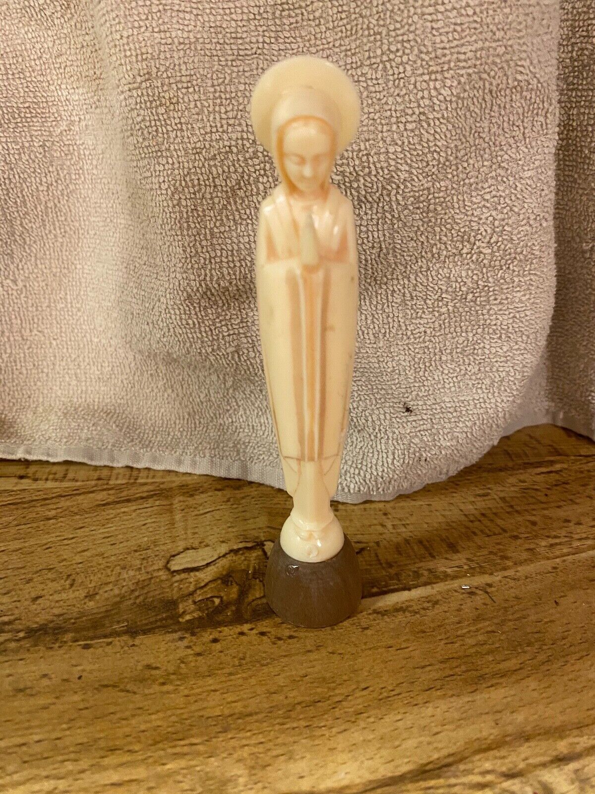 Vintage Praying Virgin Mary Madonna Plastic 5\
