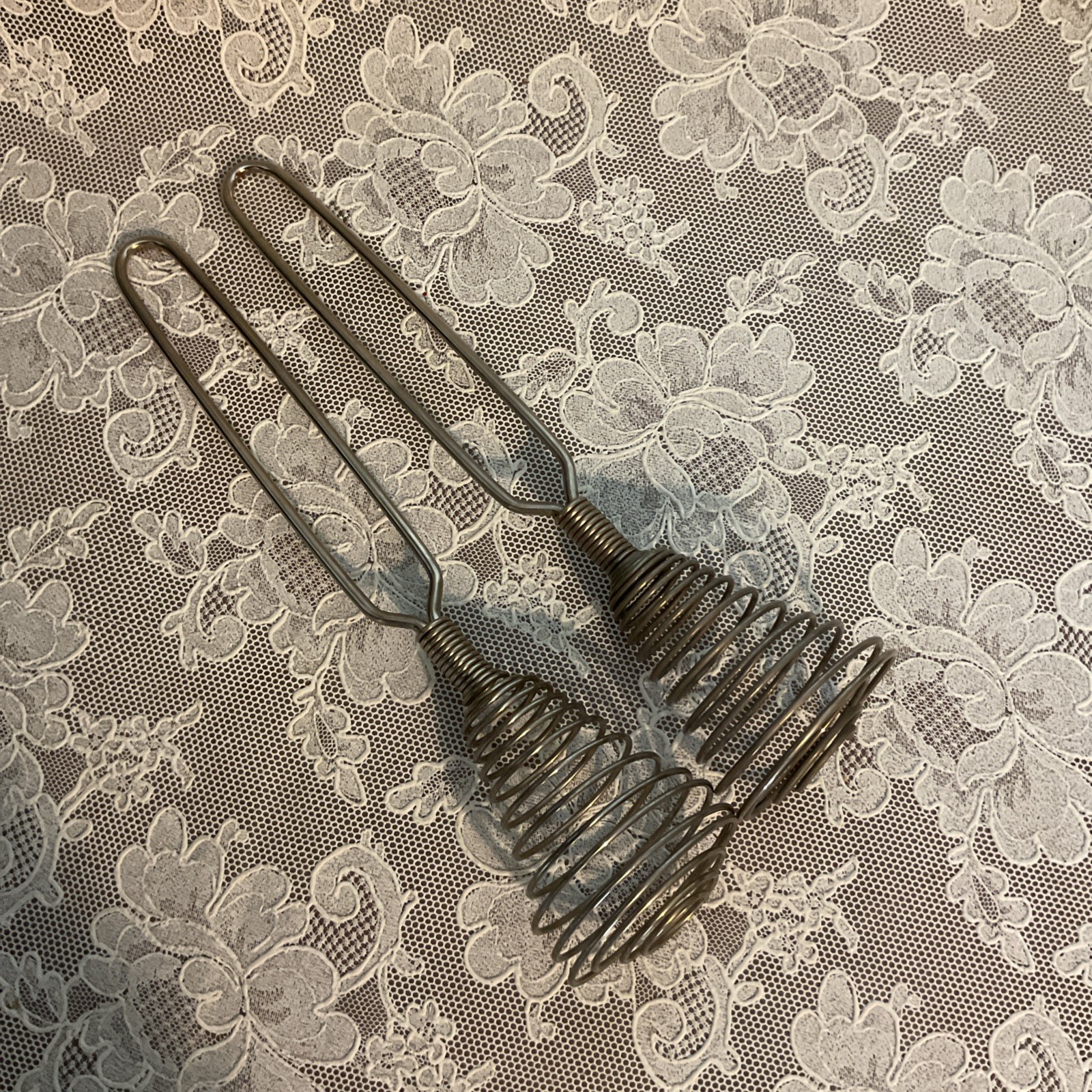 2 Vintage Spiral Spring Coil Wire Whisk Hand Egg Beater Metal Kitchen Tool Nice 2 Vintage Spiral Spring Coil Wire Whisk Hand Egg Beater Metal Kitchen Tool Nice