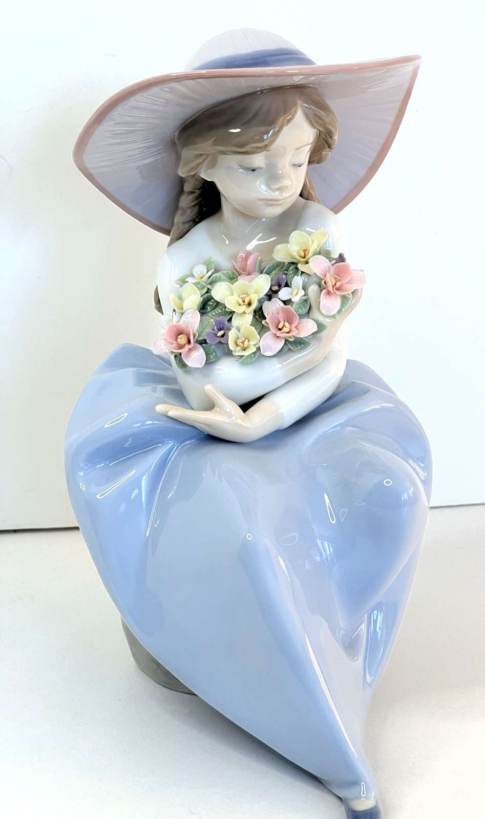 Lladro Figurine FRAGRANT BOUQUET GIRL WITH FLOWERS #5862 Retired Mint with Box Lladro Figurine FRAGRANT BOUQUET GIRL WITH FLOWERS #5862 Retired Mint with Box