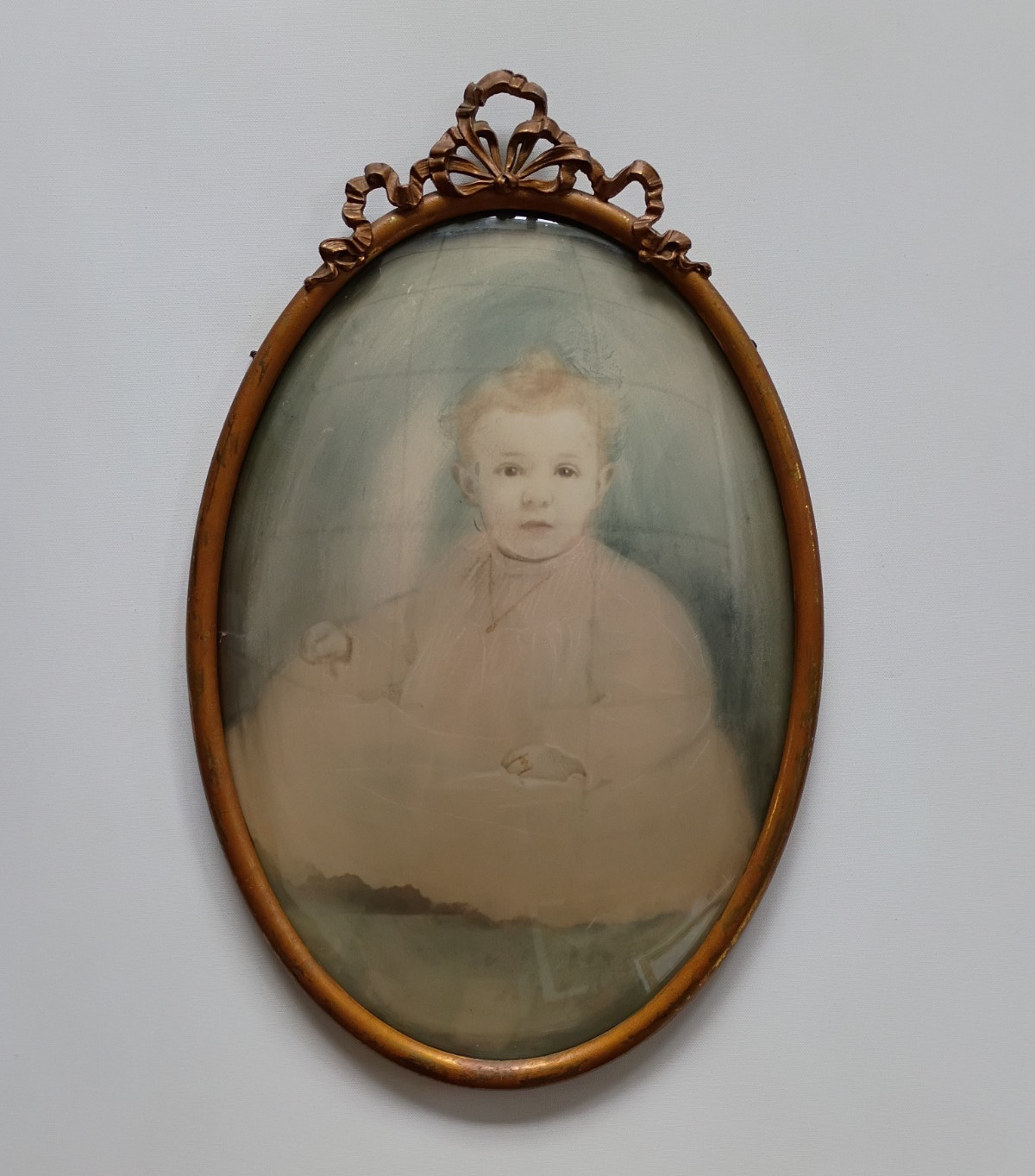 ANTIQUE VICTORIAN CONVEX GLASS METAL WALL PICTURE FRAME CHILD PORTRAIT ANTIQUE VICTORIAN CONVEX GLASS METAL WALL PICTURE FRAME CHILD PORTRAIT