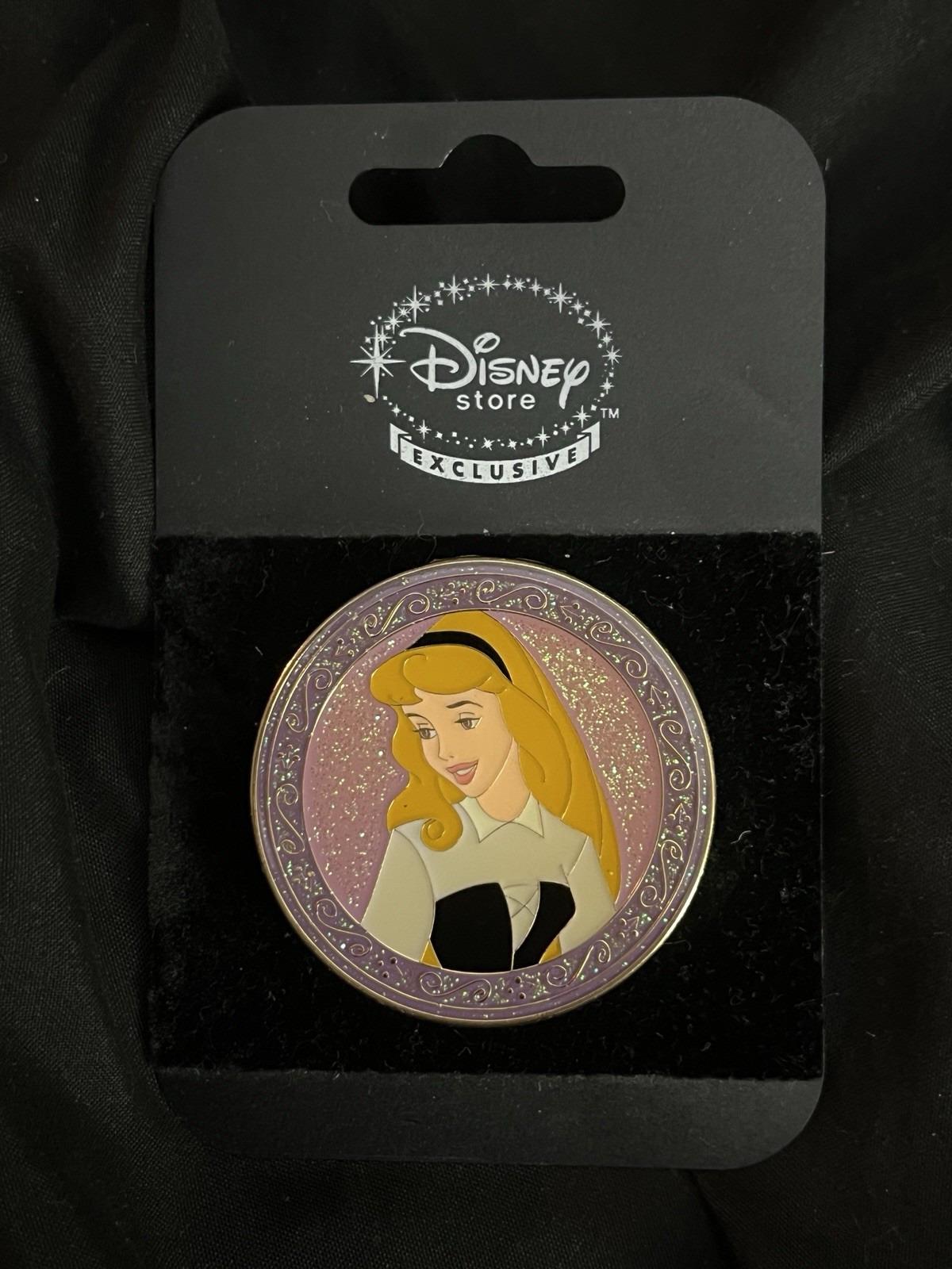 Disney Store 2008 Walt Disney Sleeping Beauty Aurora Compact Mirror Pin Disney Store 2008 Walt Disney Sleeping Beauty Aurora Compact Mirror Pin