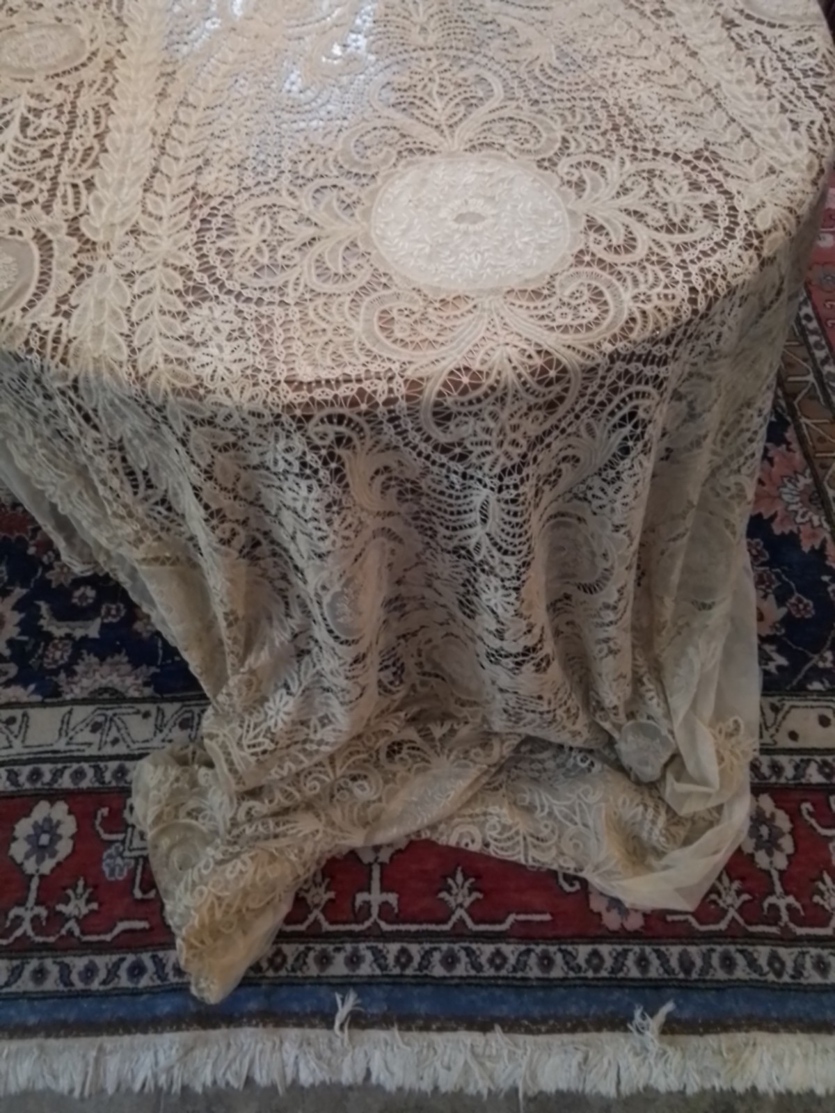 Huge Fabulous Antique Lace Tablecloth Huge Fabulous Antique Lace Tablecloth