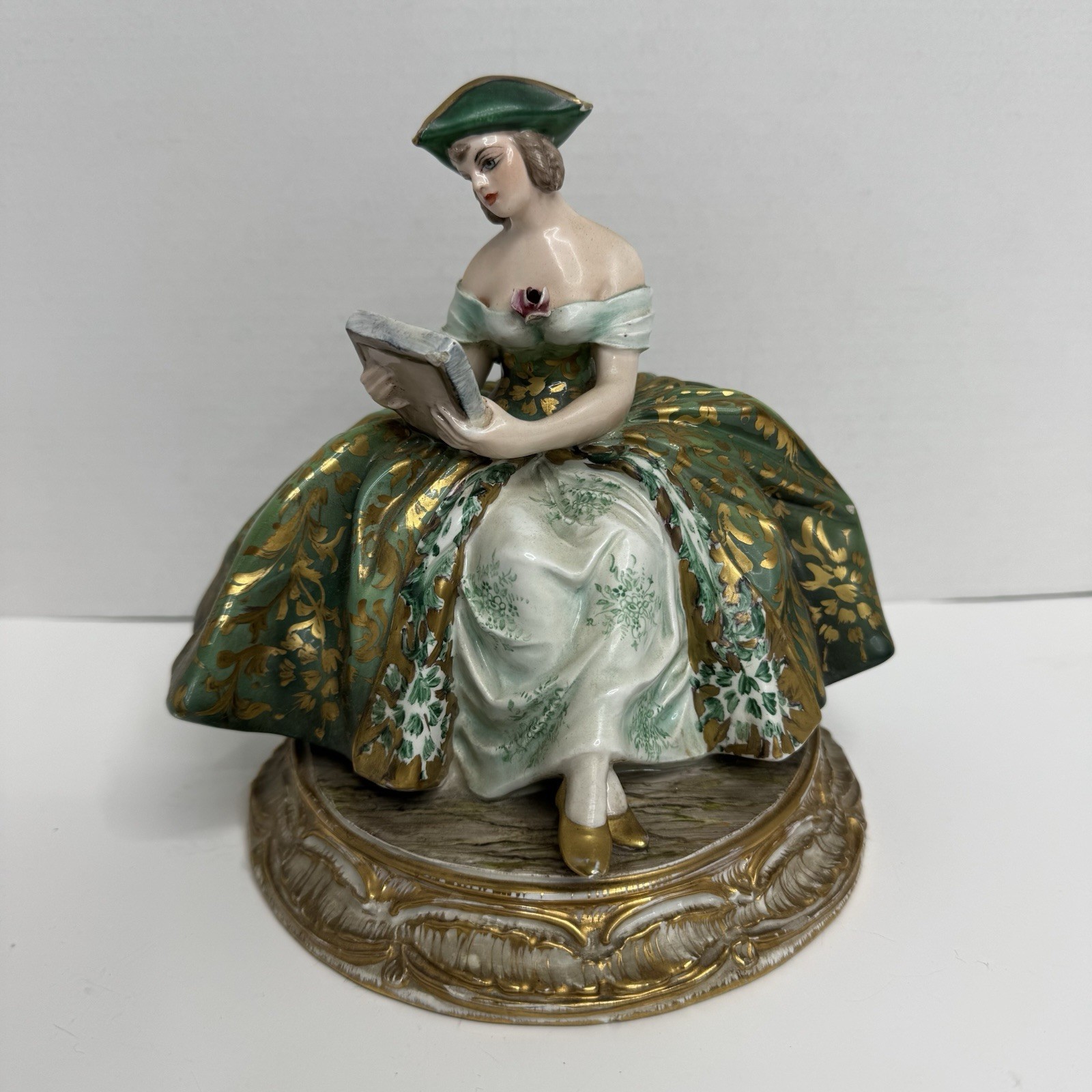 VINTAGE SIGNED GUIDO CACCIAPUOTI ITALIAN PORCELAIN FIGURINE WOMAN BOOK VINTAGE SIGNED GUIDO CACCIAPUOTI ITALIAN PORCELAIN FIGURINE WOMAN BOOK