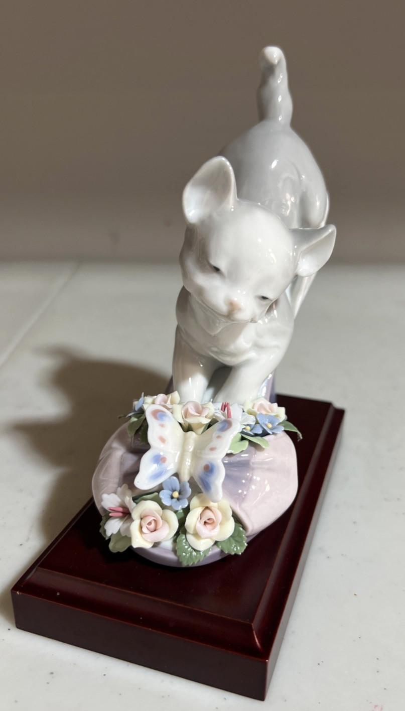 LLADRO FIGURINE A PURR-FECT FIT CAT KITTEN SHOE FLOWERS BUTTERFLY #6775 MINT LLADRO FIGURINE A PURR-FECT FIT CAT KITTEN SHOE FLOWERS BUTTERFLY #6775 MINT