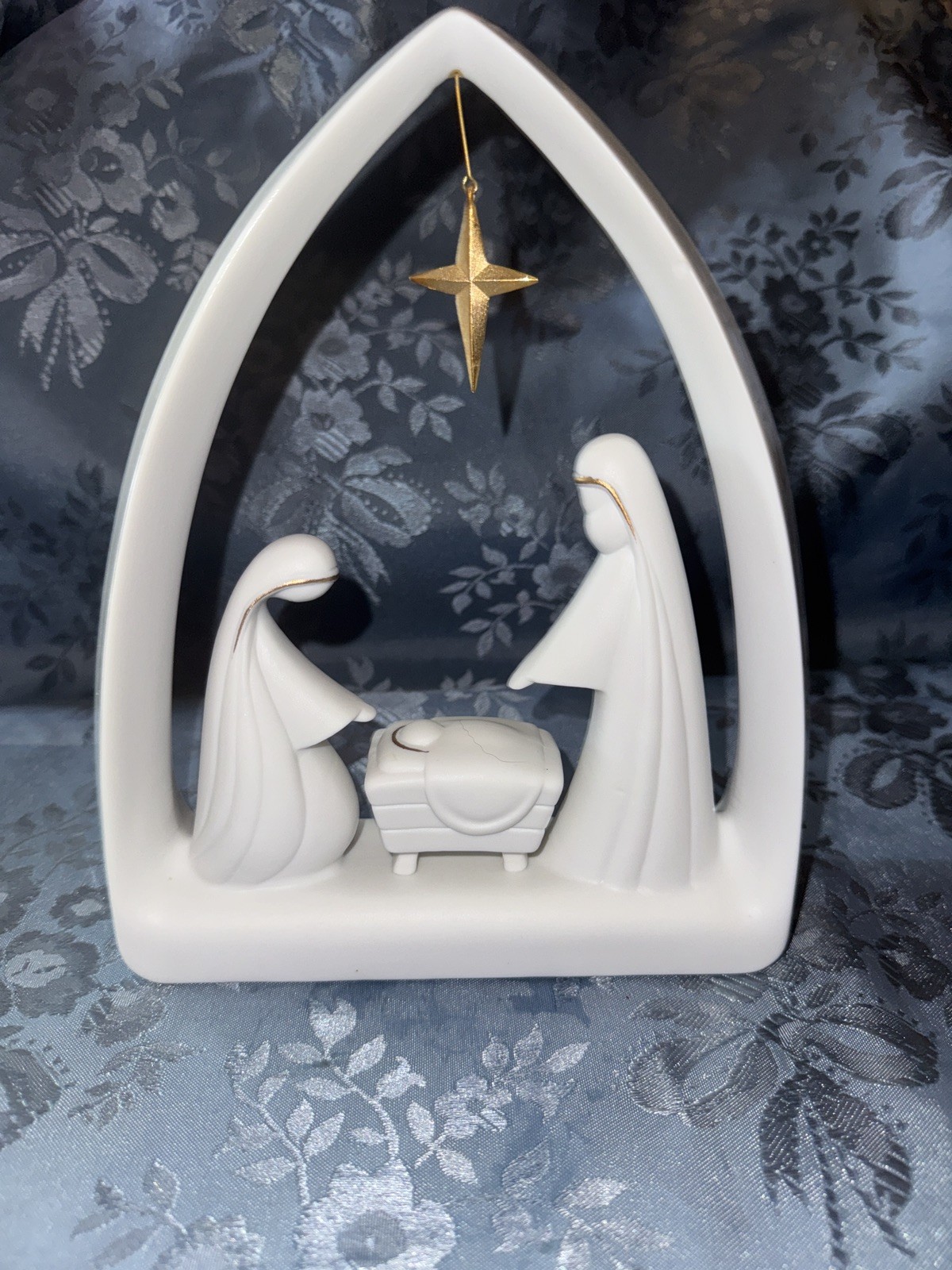 Vintage 1989 Hallmark The First Noel Porcelain Crèche sculpted by Ed Seele Vintage 1989 Hallmark The First Noel Porcelain Crèche sculpted by Ed Seele