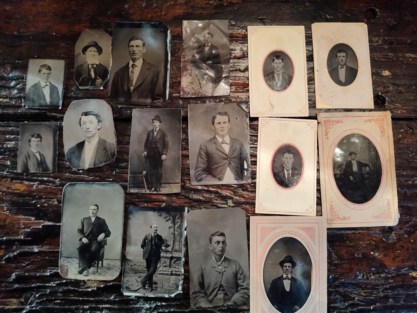 Lot of 16 Antique Tintype Photographs, 5 Tin Types in paper covers.