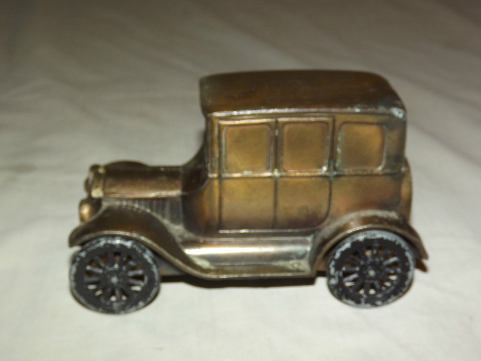 VINTAGE ORIGINAL 1950S 1926 FORD BANTHRICO INC CHICAGO USA OLD CAR METAL BANK VINTAGE ORIGINAL 1950S 1926 FORD BANTHRICO INC CHICAGO USA OLD CAR METAL BANK
