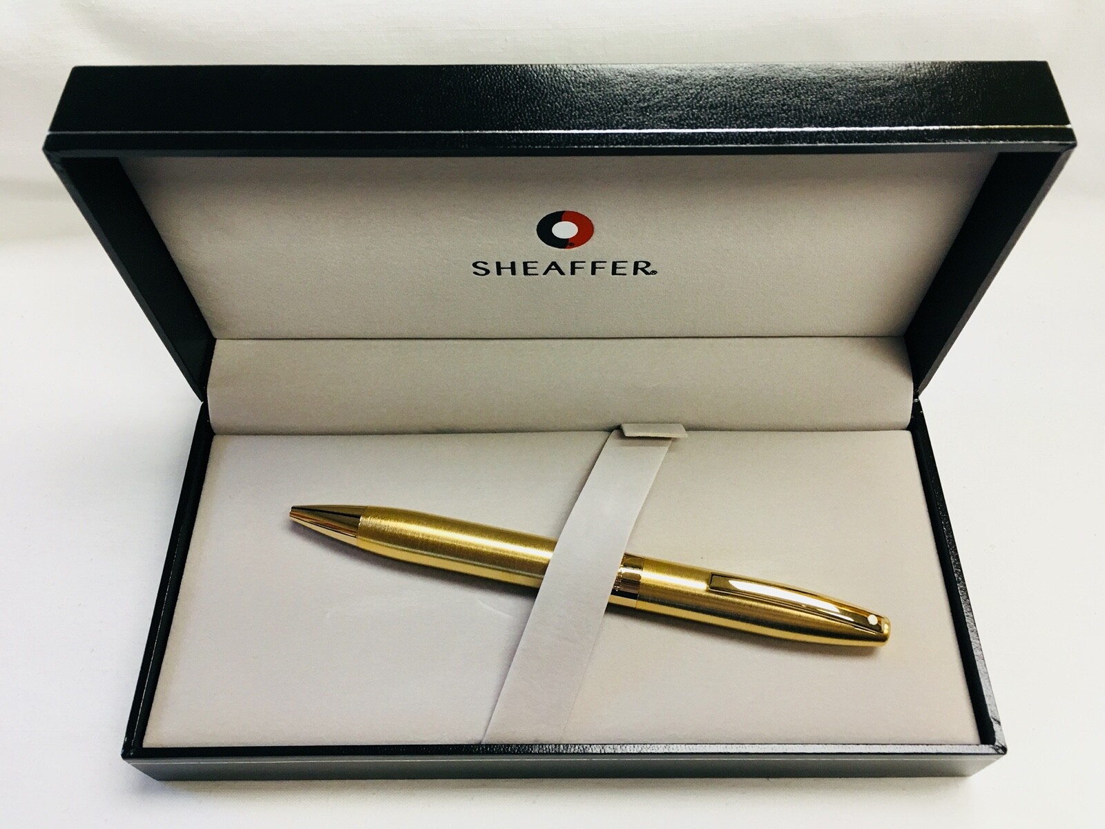 Sheaffer Legacy Heritage Brushed Gold Plate Ballpoint Pen - Made in Germany Sheaffer Legacy Heritage Brushed Gold Plate Ballpoint Pen - Made in Germany