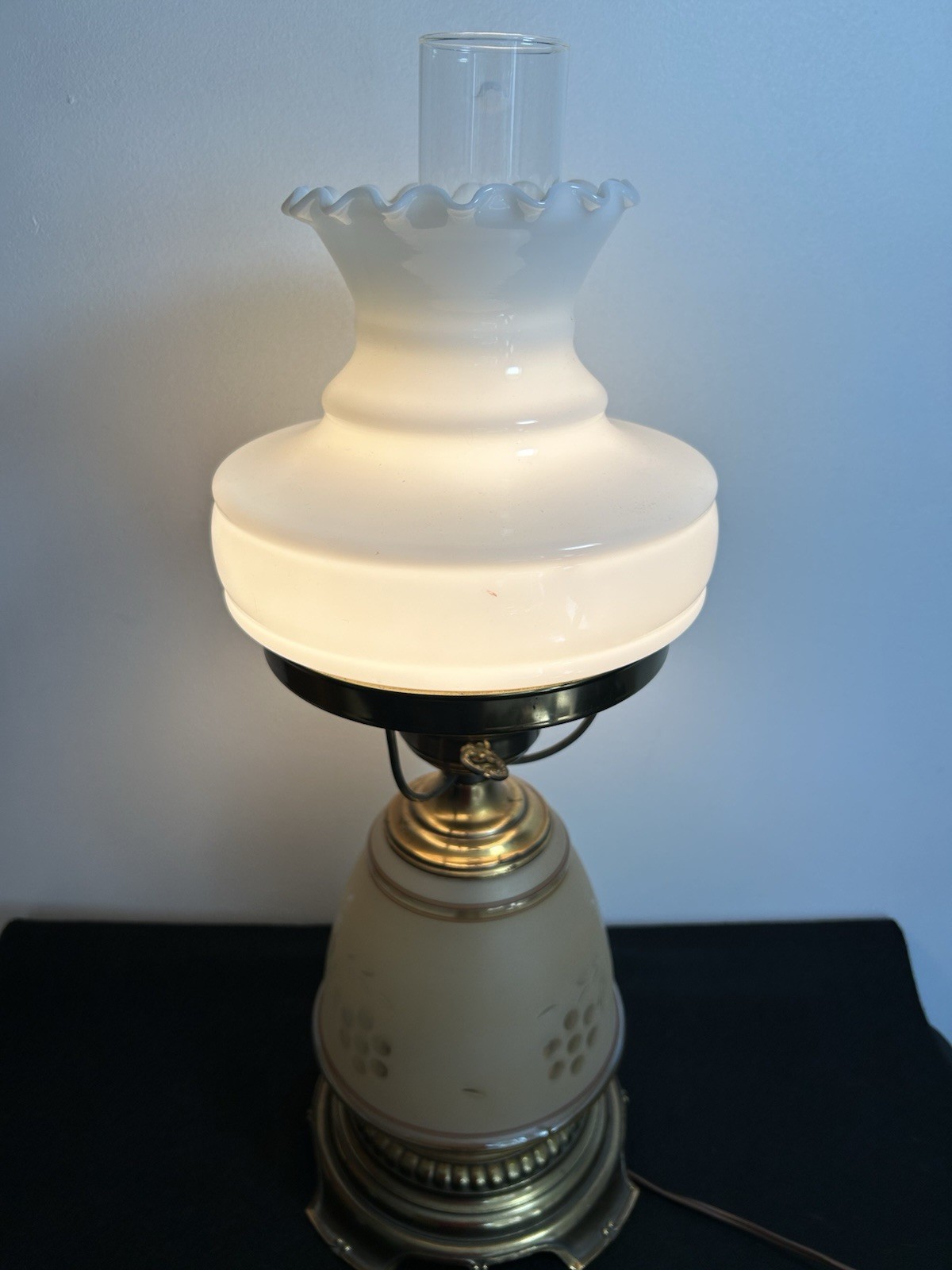 Vintage QUOIZEL Lamp 1978/GWTW/Three-way/Honey/Beige/Etched