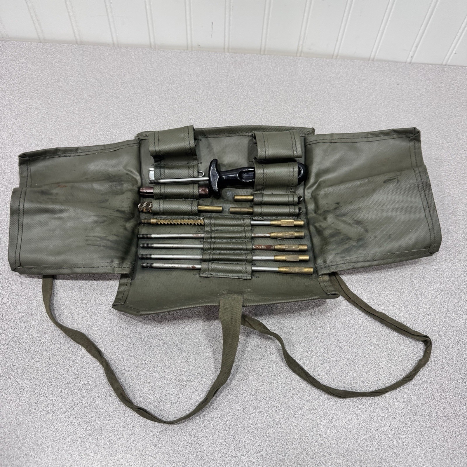 Vintage Swiss Military Gun Cleaning Kit, F&W, Graisse Armes Aut. Automatenfett Vintage Swiss Military Gun Cleaning Kit, F&W, Graisse Armes Aut. Automatenfett
