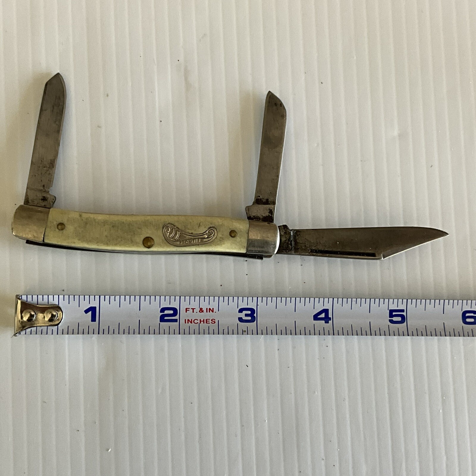 FRONTIER Vintage 3 Blade Folding Pocket Knife Razor Sharp Edge FRONTIER Vintage 3 Blade Folding Pocket Knife Razor Sharp Edge