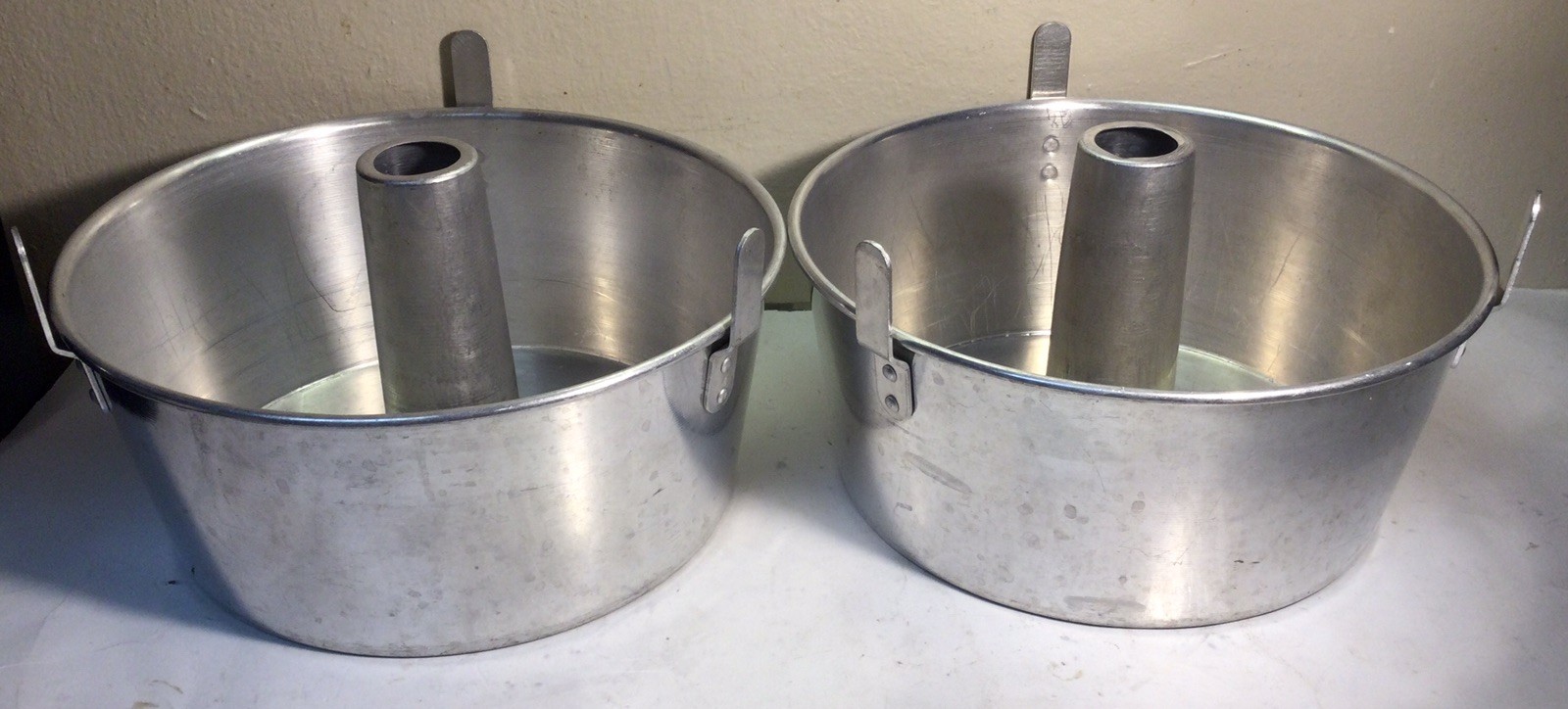 2 TWO Vintage Mirro Aluminum 5304M Solid One Piece 10” Tube Cake Pan Made in USA 2 TWO Vintage Mirro Aluminum 5304M Solid One Piece 10” Tube Cake Pan Made in USA