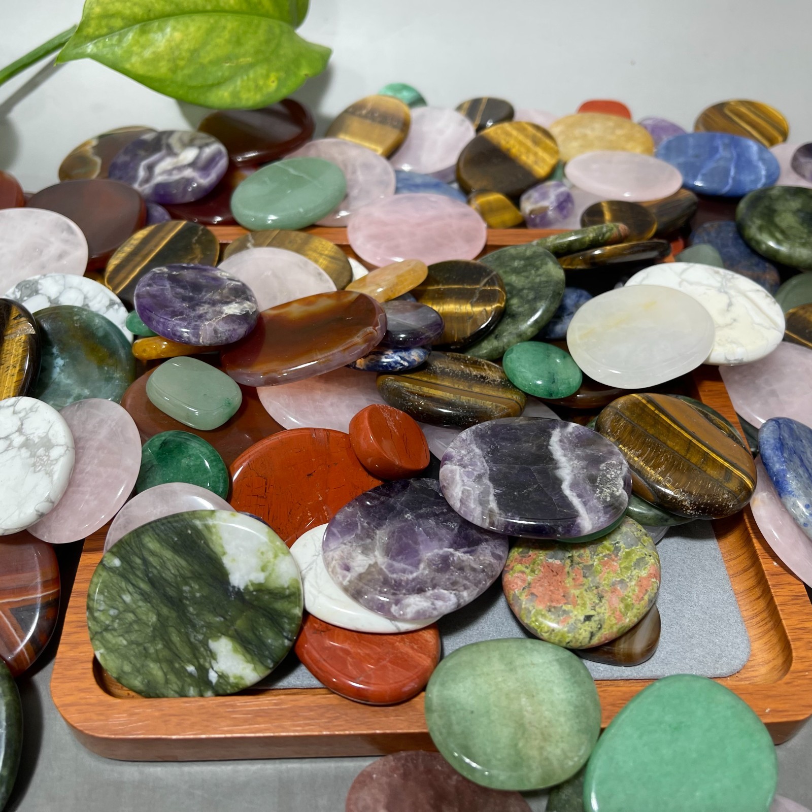 Wholesale Lot 10PCS Natural Mix Quartz Palm Stones Crystal Healing