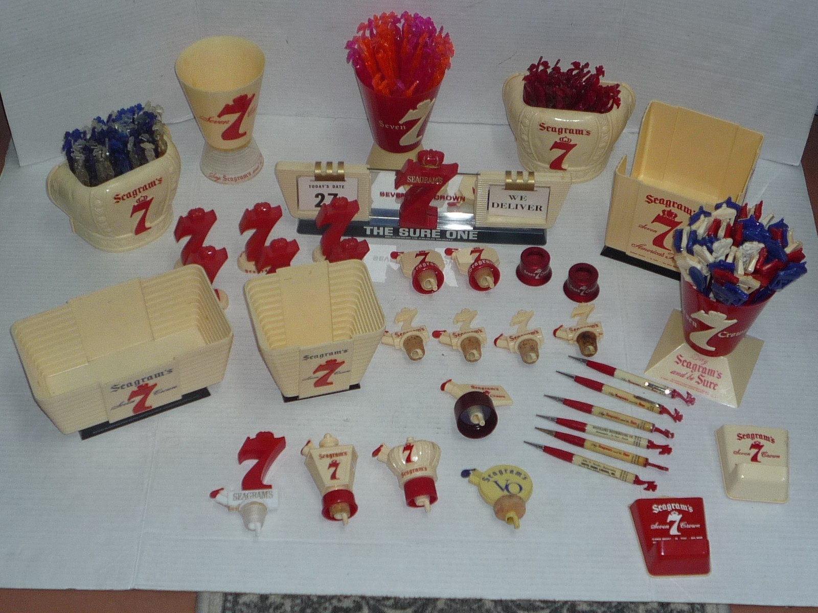 MASSIVE VINTAGE LOT OF SEAGRAMS 7 BARWARE ACCESSORIES SWIZZLE STICKS POURERS ETC MASSIVE VINTAGE LOT OF SEAGRAMS 7 BARWARE ACCESSORIES SWIZZLE STICKS POURERS ETC