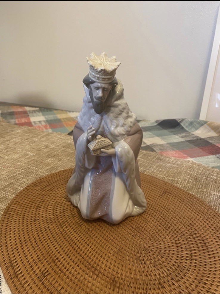 Lladro King Gaspar #5480 Nativity Mint Condition Lladro King Gaspar #5480 Nativity Mint Condition