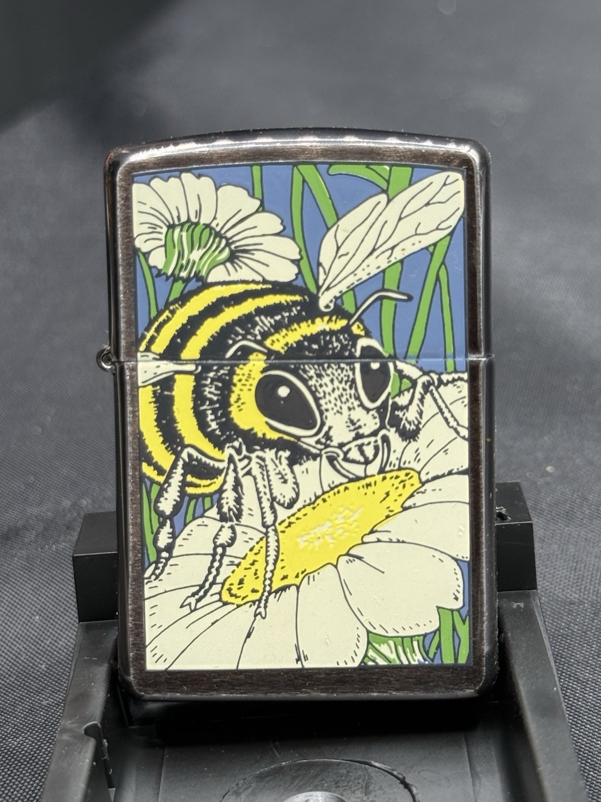 ZIPPO BARRETT SMYTHE BEE LIGHTER 1994 Mint In Plastic Black Box 