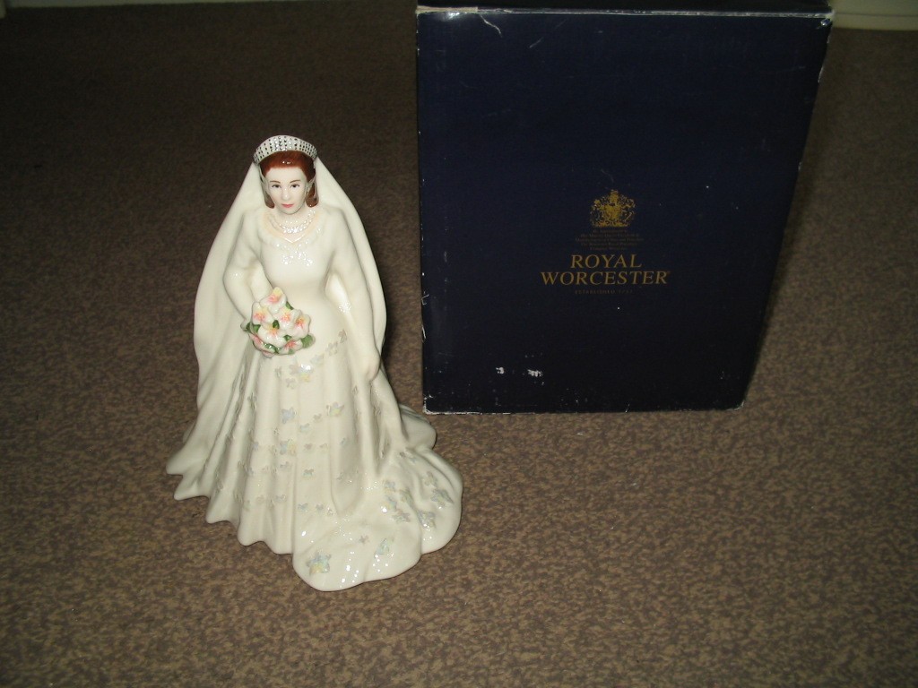 ROYAL WORCESTER QUEEN ELIZABETH II DIAMOND WEDDING ANNIVERSARY 1ST QUALITY 2007 ROYAL WORCESTER QUEEN ELIZABETH II DIAMOND WEDDING ANNIVERSARY 1ST QUALITY 2007
