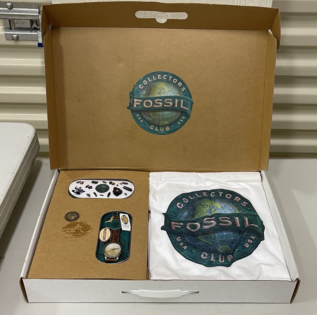 1994 Vintage Fossil Limited Edition Boxed Set Watch Brass Lapel Pin & Tshirt NOS 1994 Vintage Fossil Limited Edition Boxed Set Watch Brass Lapel Pin & Tshirt NOS