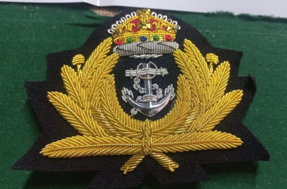 (2 Pcs)  UK BRITISH ROYAL CAPTAIN OFFICERS HAT CAP BADGE INSIGNIA