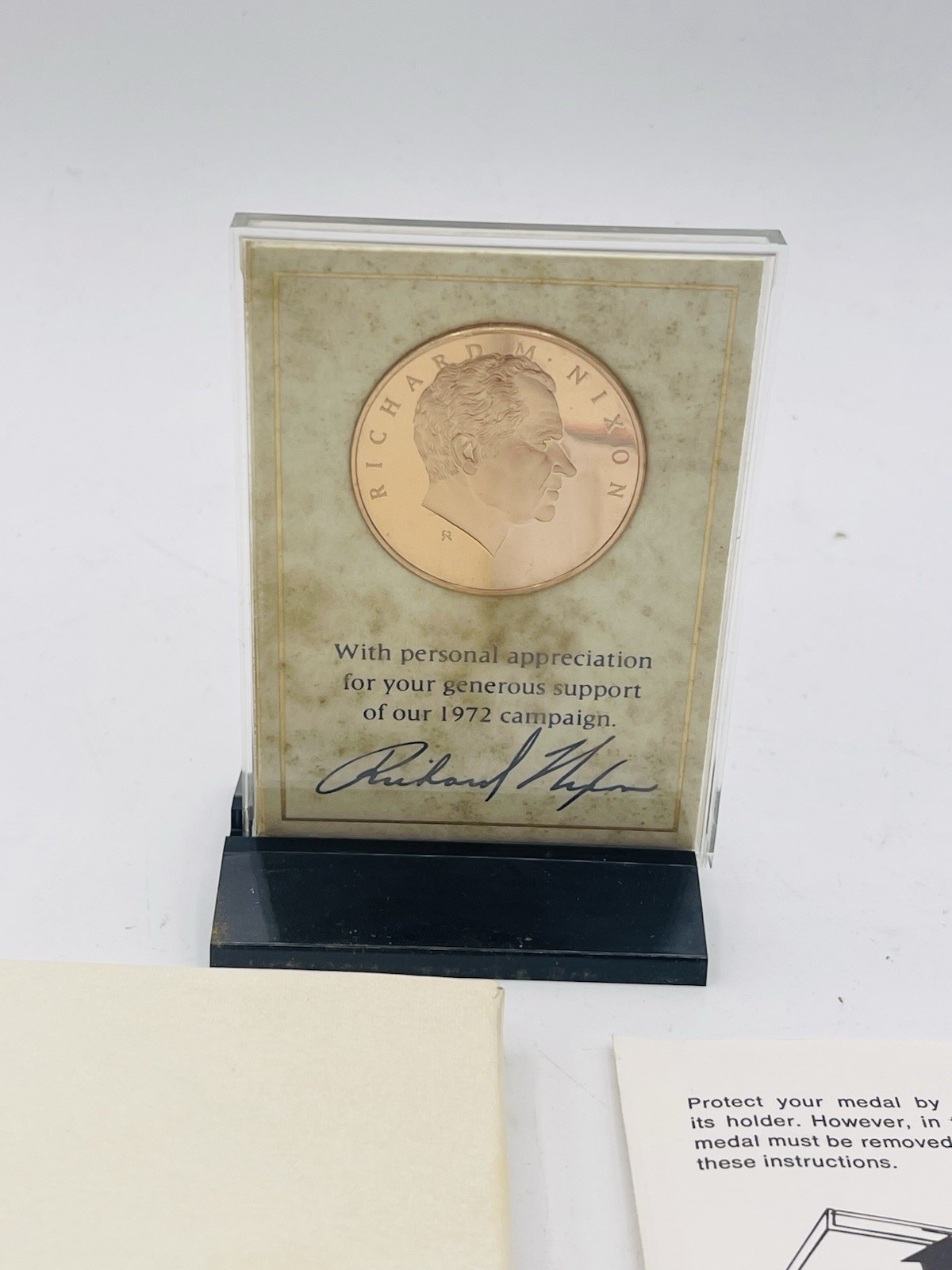 1972 RICHARD NIXON BRONZE COIN CAMPAIGN MEDAL FRANKLIN MINT IN BOX WITH STAND 1972 RICHARD NIXON BRONZE COIN CAMPAIGN MEDAL FRANKLIN MINT IN BOX WITH STAND