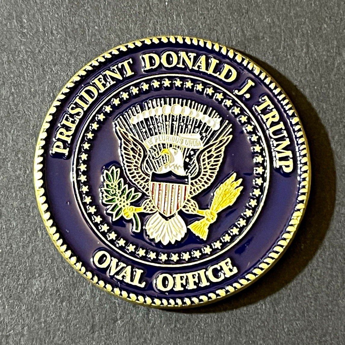 RARE PRESIDENT DONALD TRUMP OVAL OFFICE PRESIDENTIAL SEAL WHITE HOUSE CHALLENGE