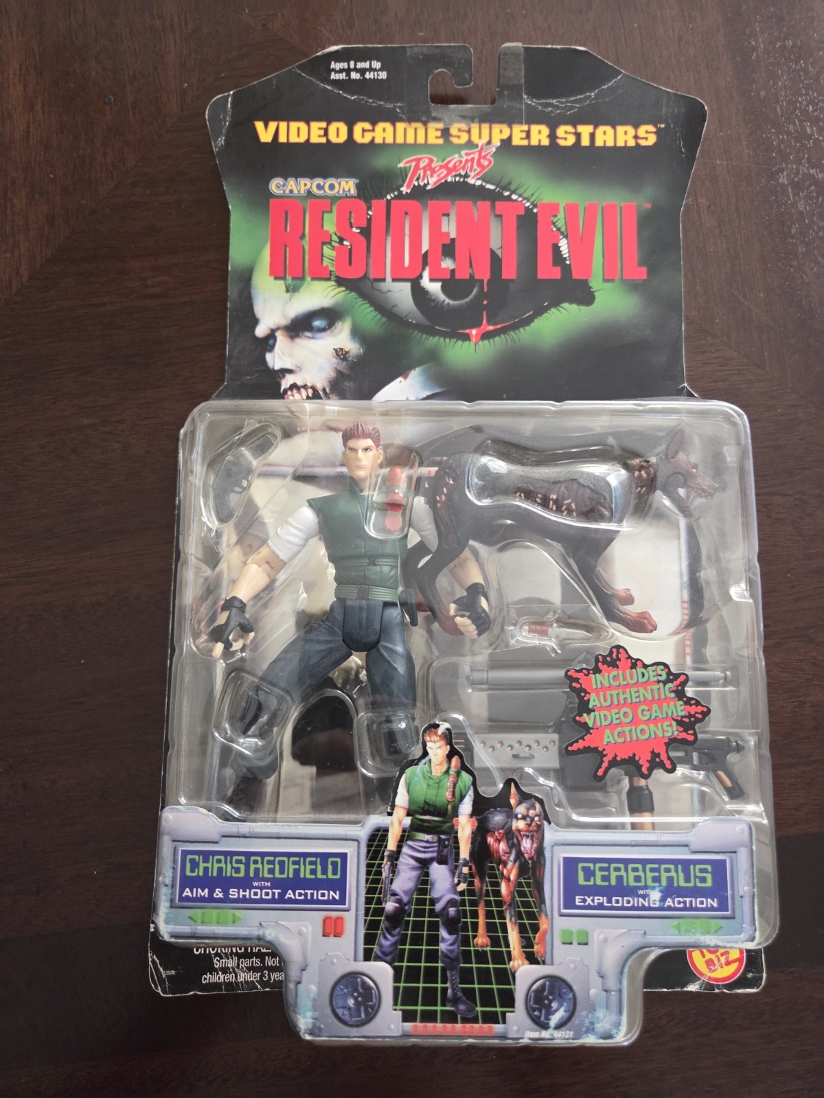 Capcom Resident Evil Chris Redfield & Cerberus Super Stars Figure Capcom Resident Evil Chris Redfield & Cerberus Super Stars Figure