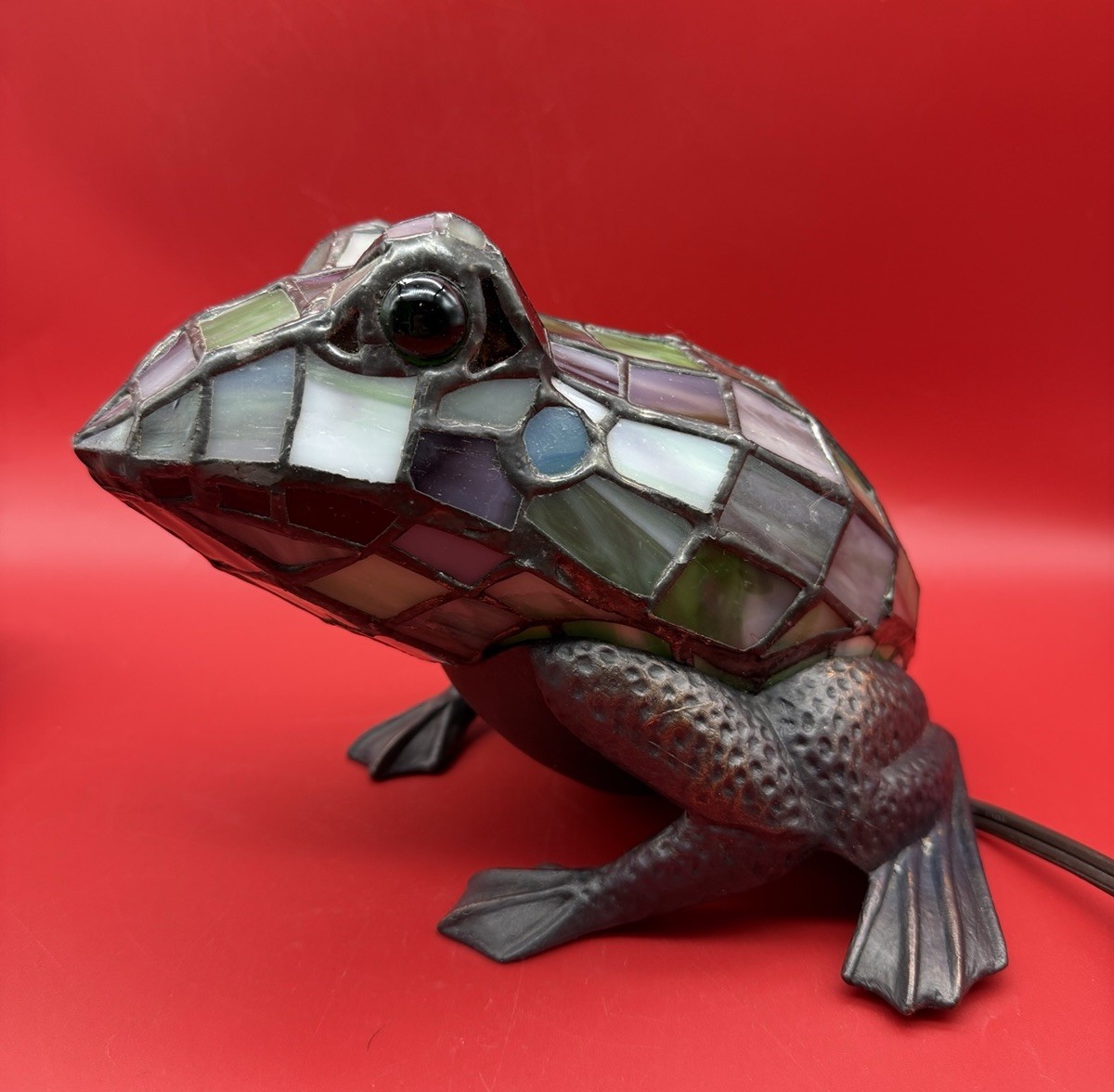 Quoizel Tiffany Style Stained Glass Frog 2 Way Table Lamp Night Light 9"x6” Quoizel Tiffany Style Stained Glass Frog 2 Way Table Lamp Night Light 9"x6”