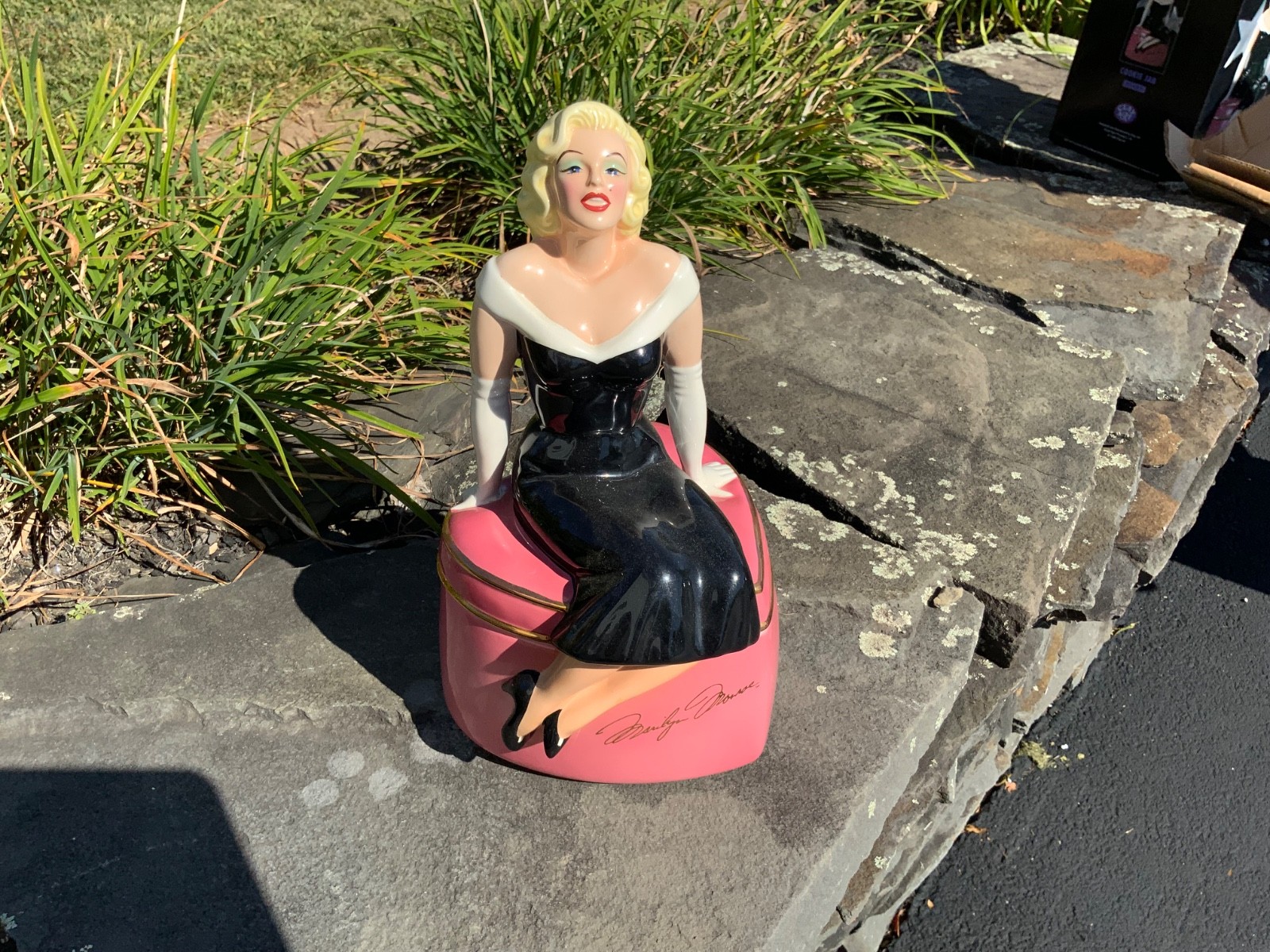 Marilyn Monroe clay arts cookie jar original box Marilyn Monroe clay arts cookie jar original box