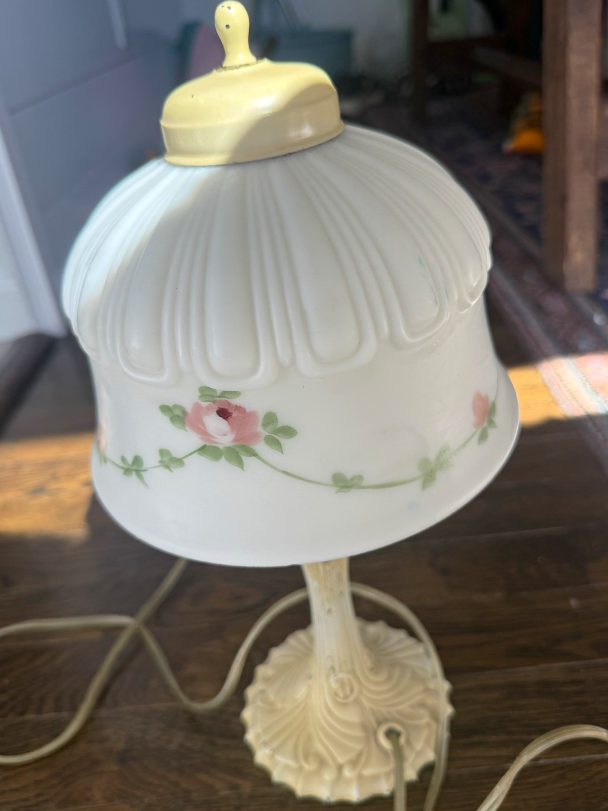 Vintage 1950s MCM milk glass boudoir table lamp.