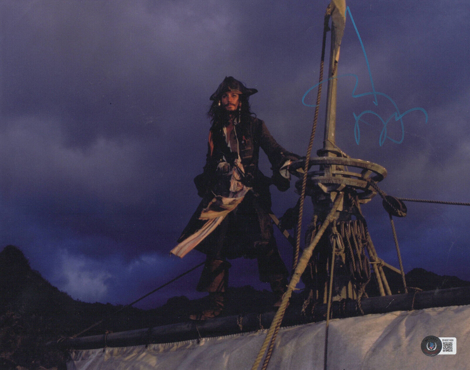 JOHNNY DEPP SIGNED \'PIRATES OF THE CARIBBEAN\' 11X14 PHOTO AUTOGRAPH BECKETT