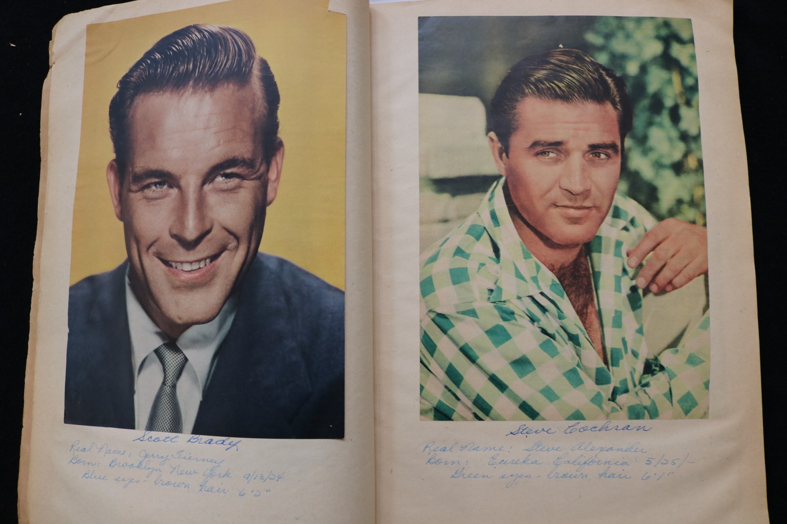 HOLLYWOOD ACTORS SCRAPBOOK - RONALD REAGAN - JOHN DEREK - ALAN LADD - E 24916