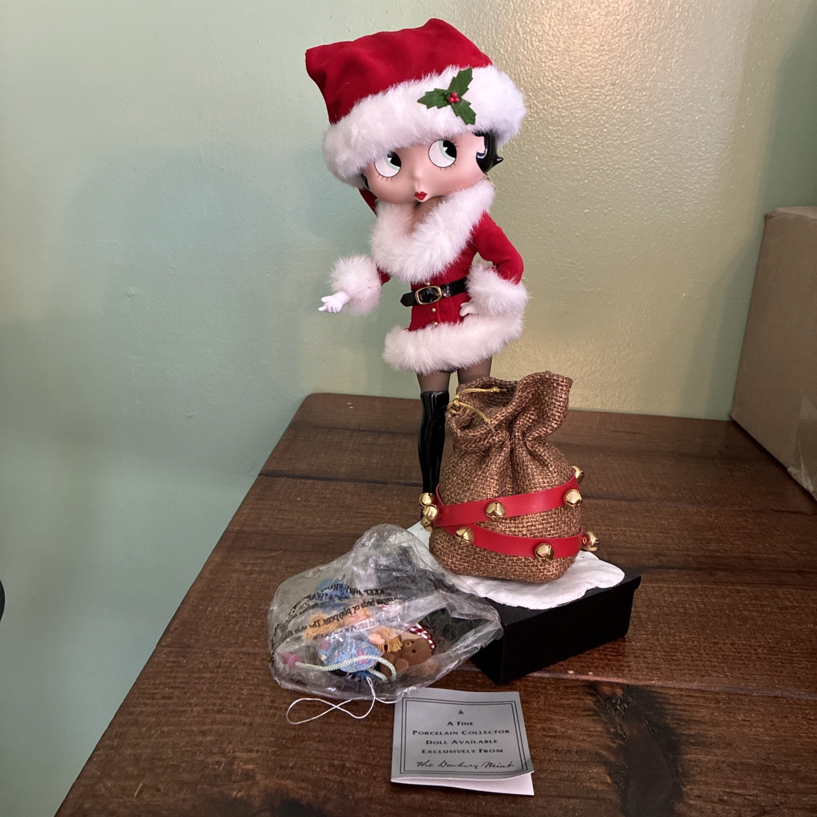 1999 Betty Boop Holiday Betty Syd Hap Danbury Mint Santa 562-001 1999 Betty Boop Holiday Betty Syd Hap Danbury Mint Santa 562-001