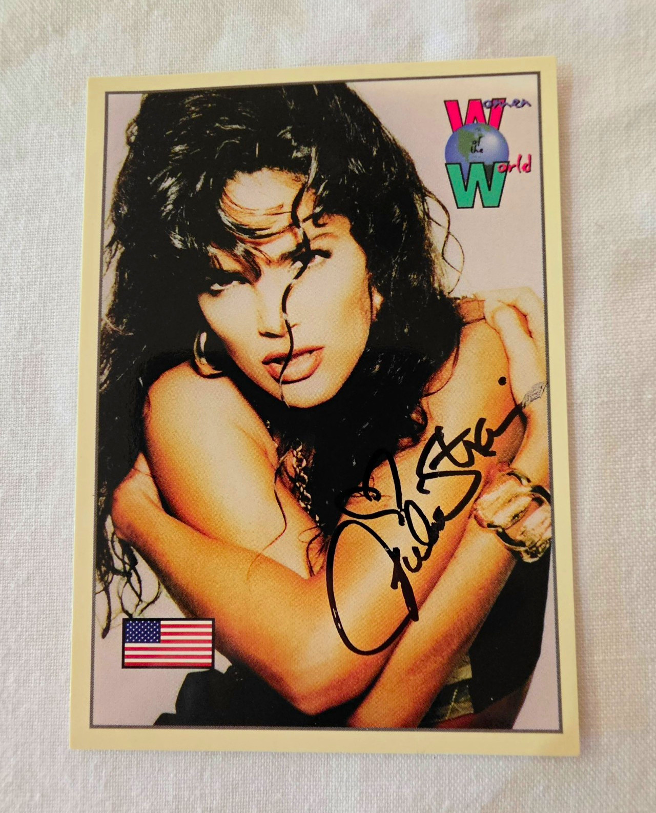 Vintage 1994 Julie Strain Women of the World - Autographed Card #64 - FPG Vintage 1994 Julie Strain Women of the World - Autographed Card #64 - FPG