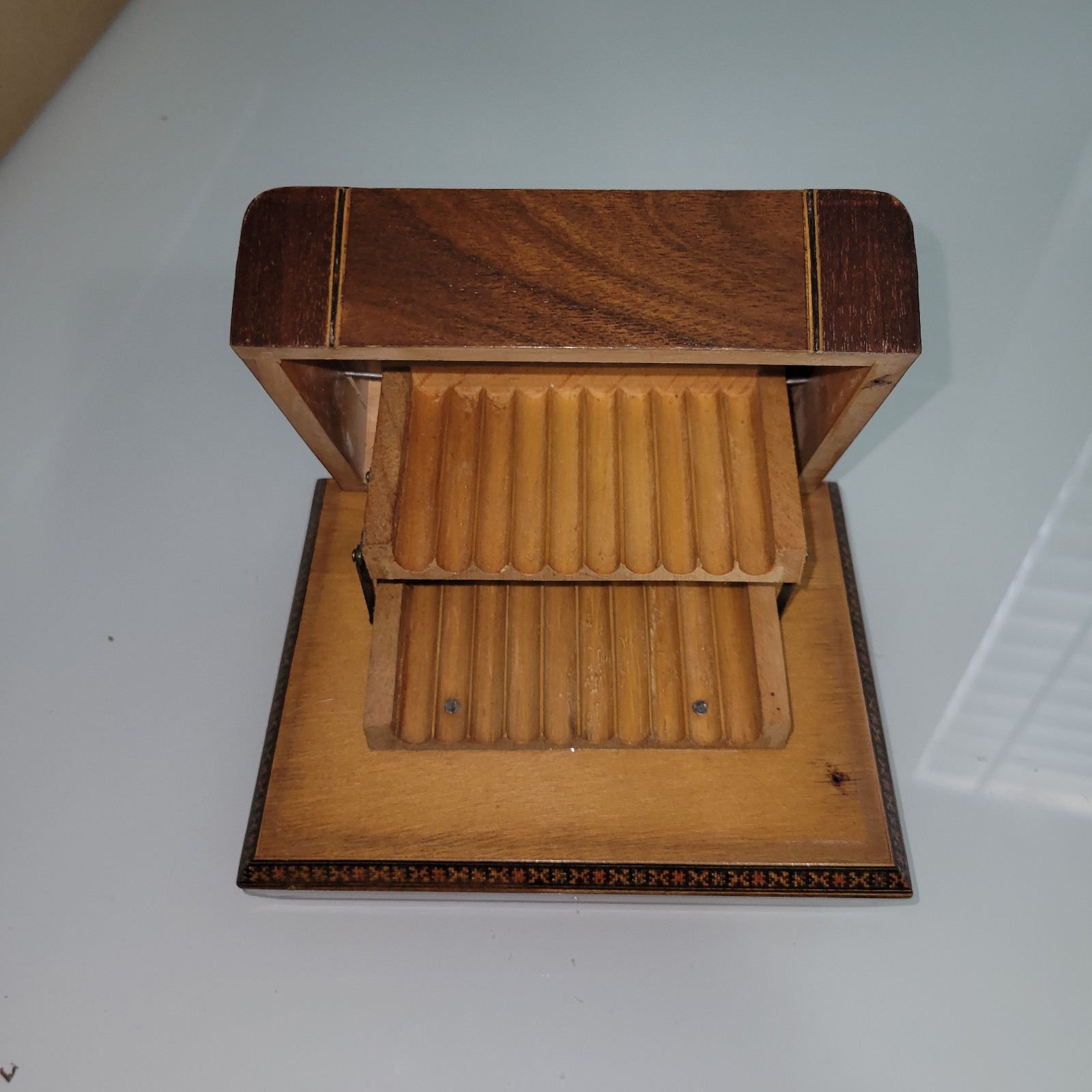 Beautiful Vintage Music Box Cigarette Holder Beautiful Vintage Music Box Cigarette Holder