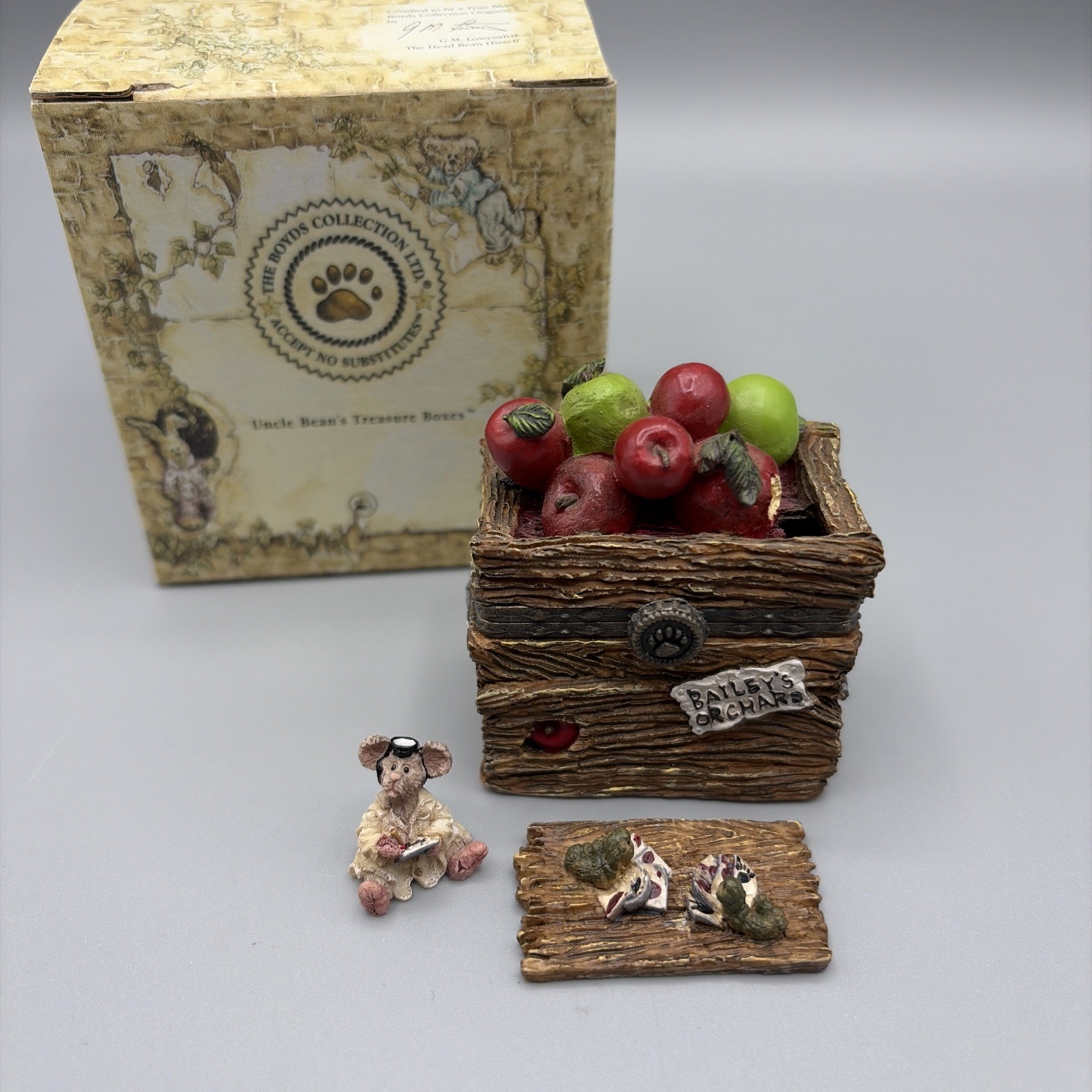 Boyds Bears Treasure Box Candice's Apple Crate with Doc McNibble Limited Edition Boyds Bears Treasure Box Candice's Apple Crate with Doc McNibble Limited Edition