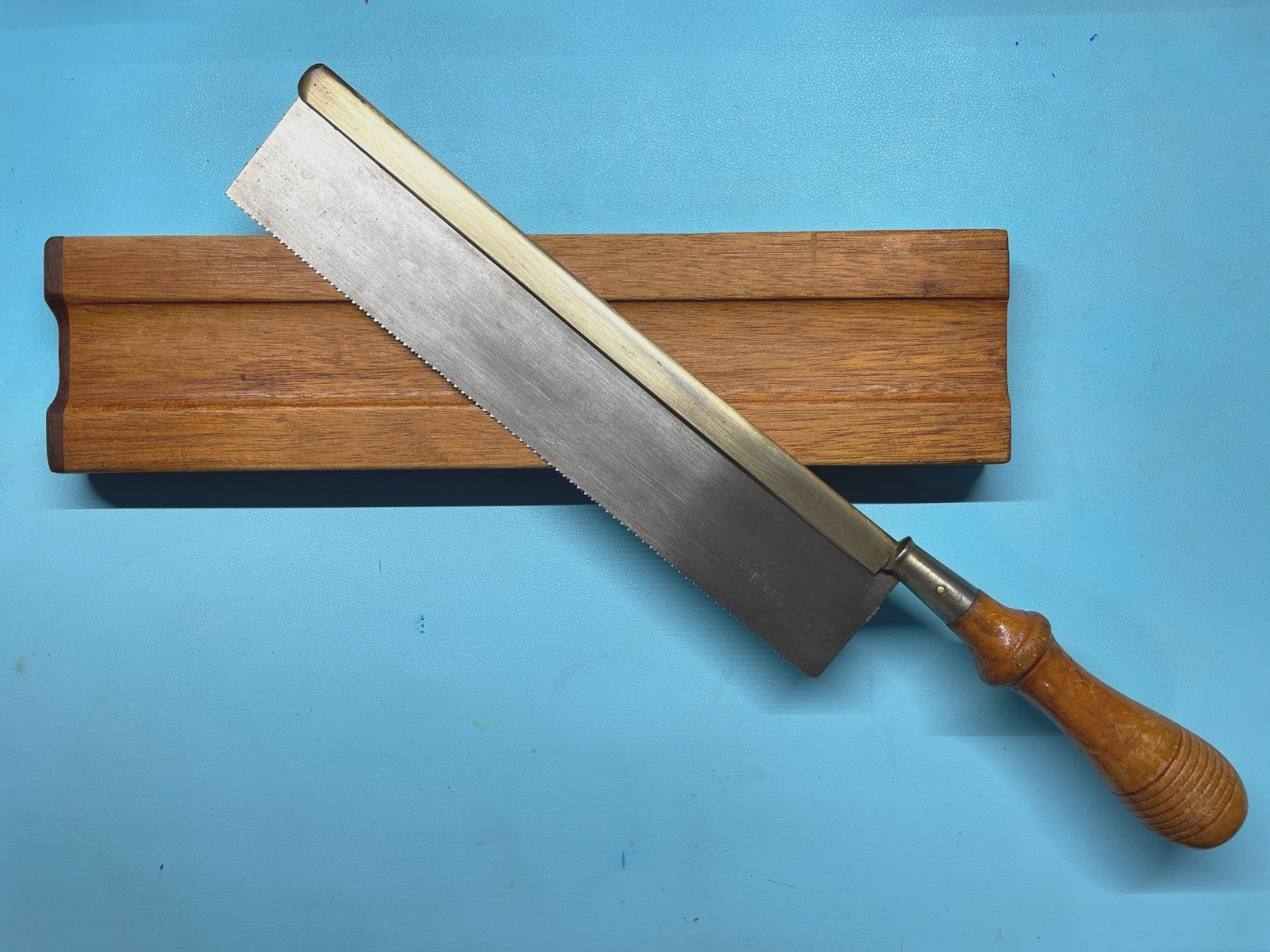 Vintage Disston & Sons No.68 Dove Tail Gents Saw 10” Blade With Wooden Case USA Vintage Disston & Sons No.68 Dove Tail Gents Saw 10” Blade With Wooden Case USA