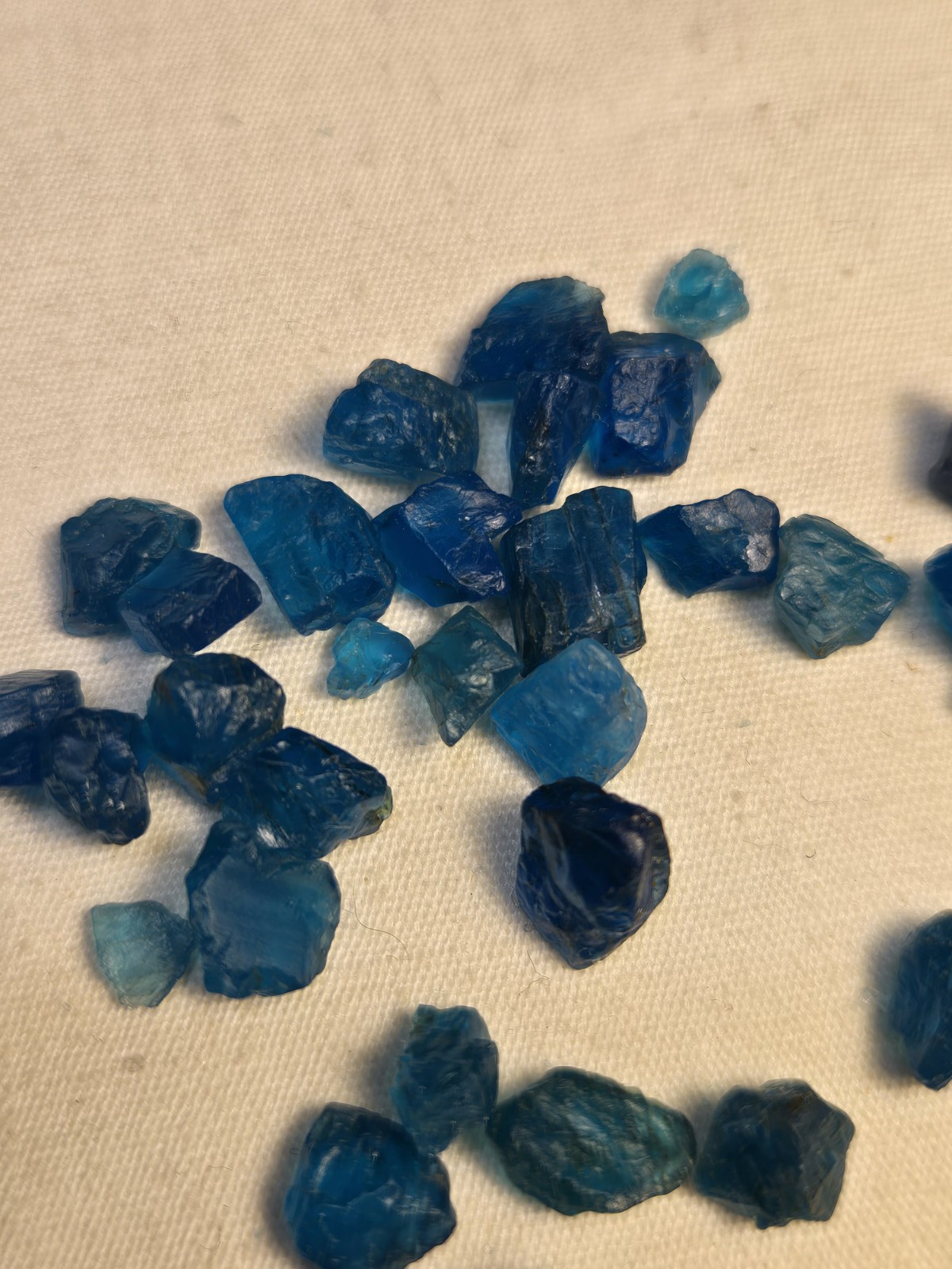 500 Ct Natural Raw Blue Color Neon Apatite Rough Loose Gemstone For Jewelry 500 Ct Natural Raw Blue Color Neon Apatite Rough Loose Gemstone For Jewelry