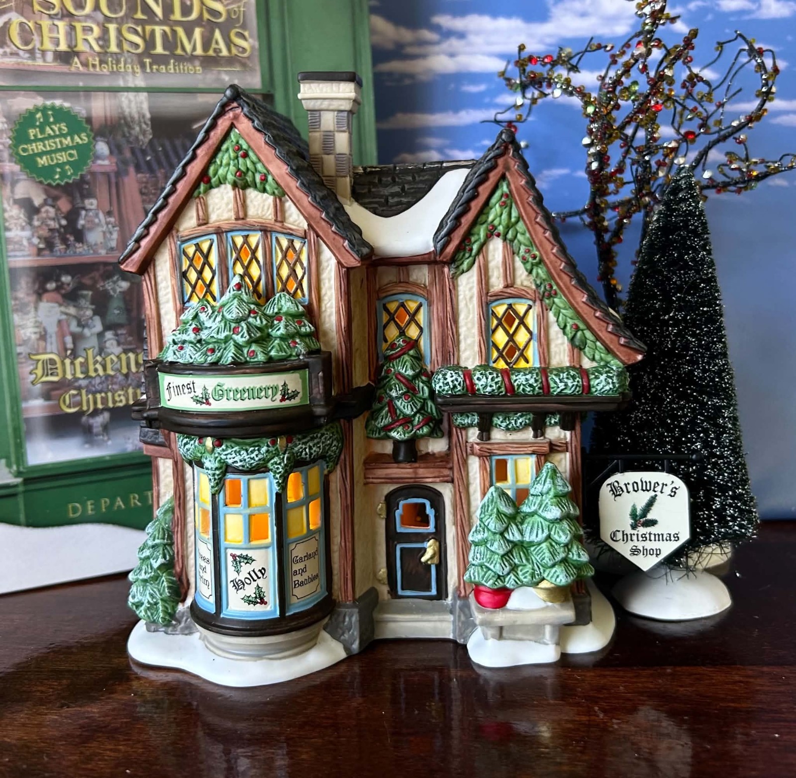 DEPT 56 Dickens Sounds of Christmas CHRISTMAS SHOP Rare, Music, Carol, Gifts DEPT 56 Dickens Sounds of Christmas CHRISTMAS SHOP Rare, Music, Carol, Gifts