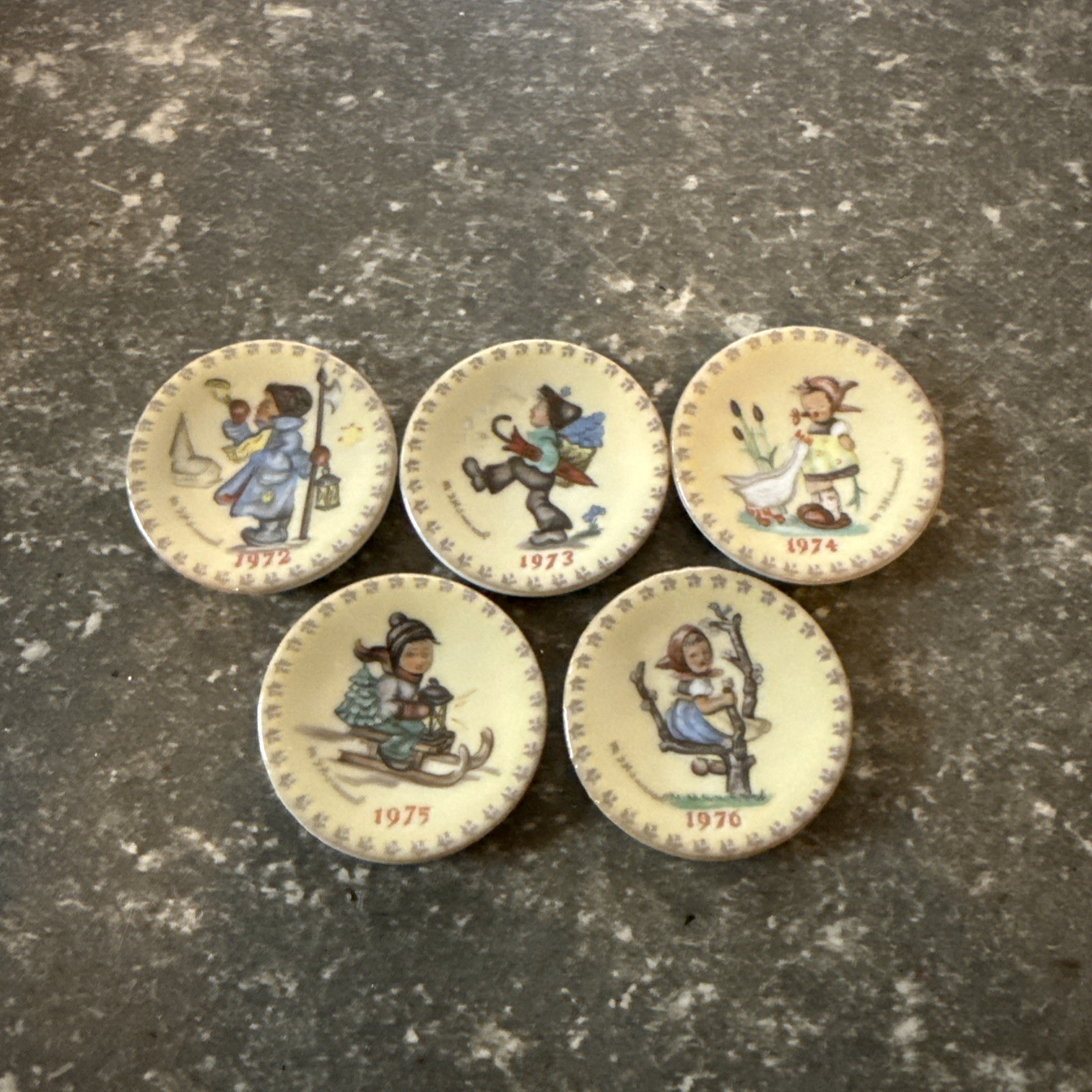 Lot of 5 Dollhouse Miniature Hummel Goebel Annual Plates 1" 1972-76 Germany Lot of 5 Dollhouse Miniature Hummel Goebel Annual Plates 1" 1972-76 Germany