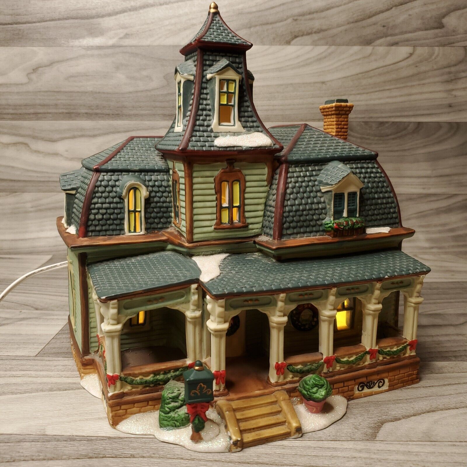 Vintage Wal-Mart Village Collectibles Green Clapboard Holiday Lighted House