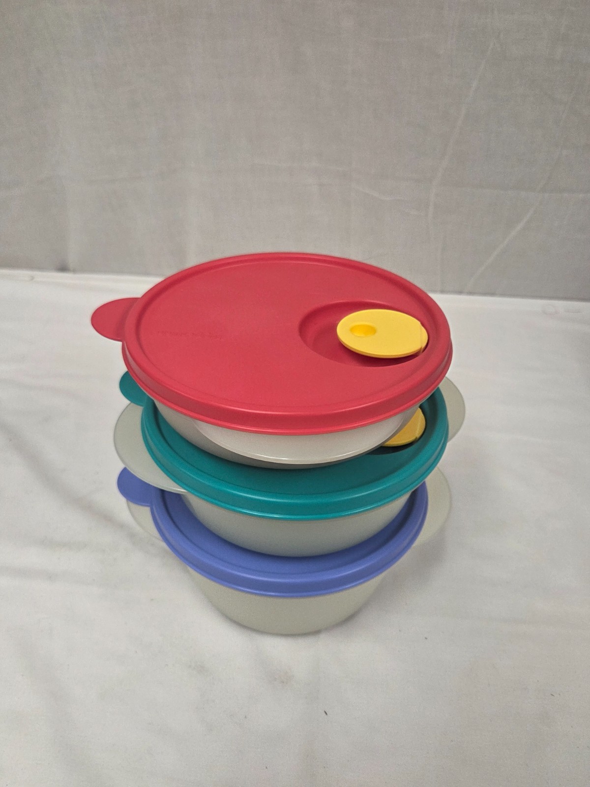 VTG TUPPERWARE ROUND MICROWAVE & STORAGE CONTAINERS 2645 2646 2647 VENTED LIDS VTG TUPPERWARE ROUND MICROWAVE & STORAGE CONTAINERS 2645 2646 2647 VENTED LIDS